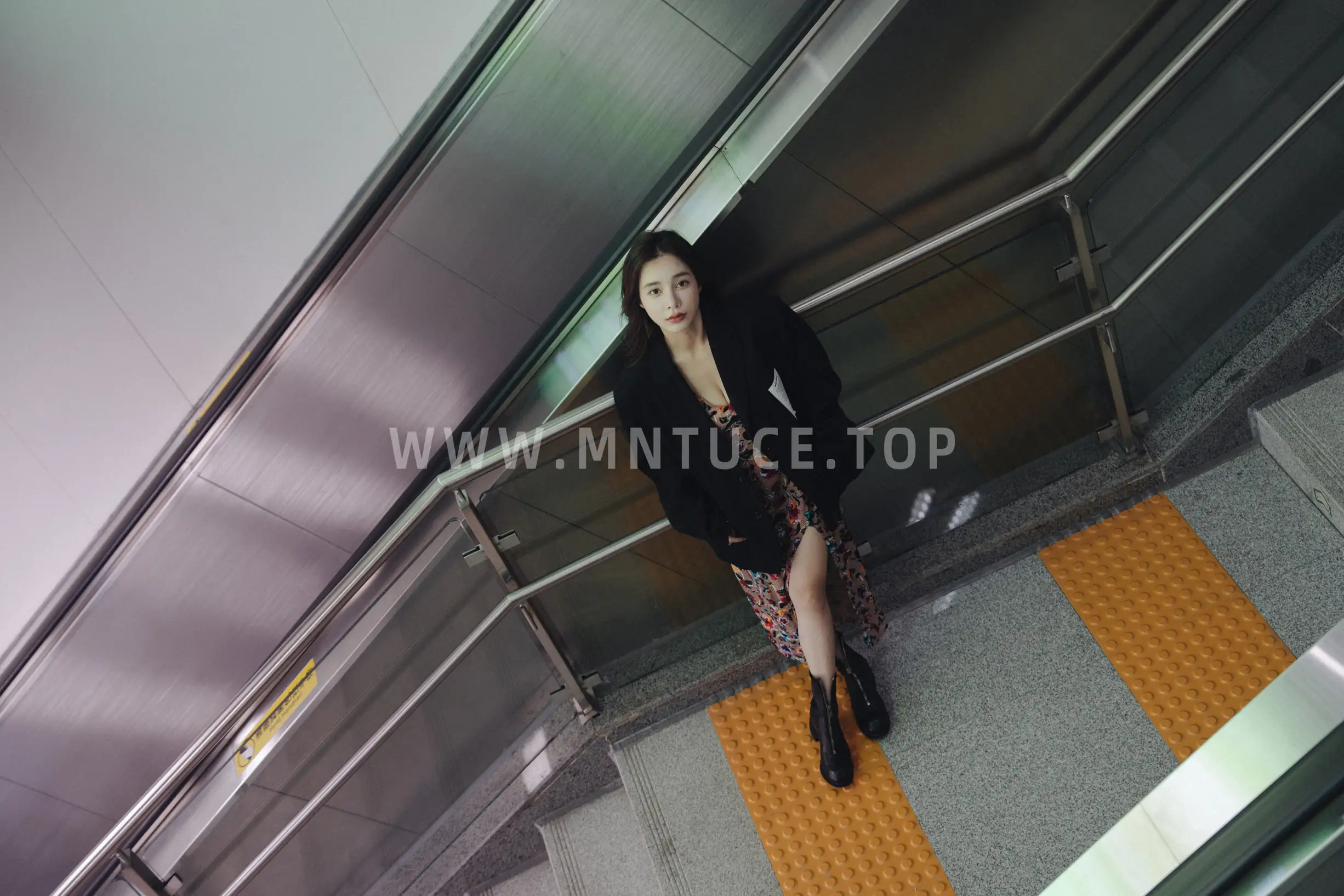 [YITUYU] 2022.08.05 VOL.1630 -Lonely Metro Classmate#[41P]-8