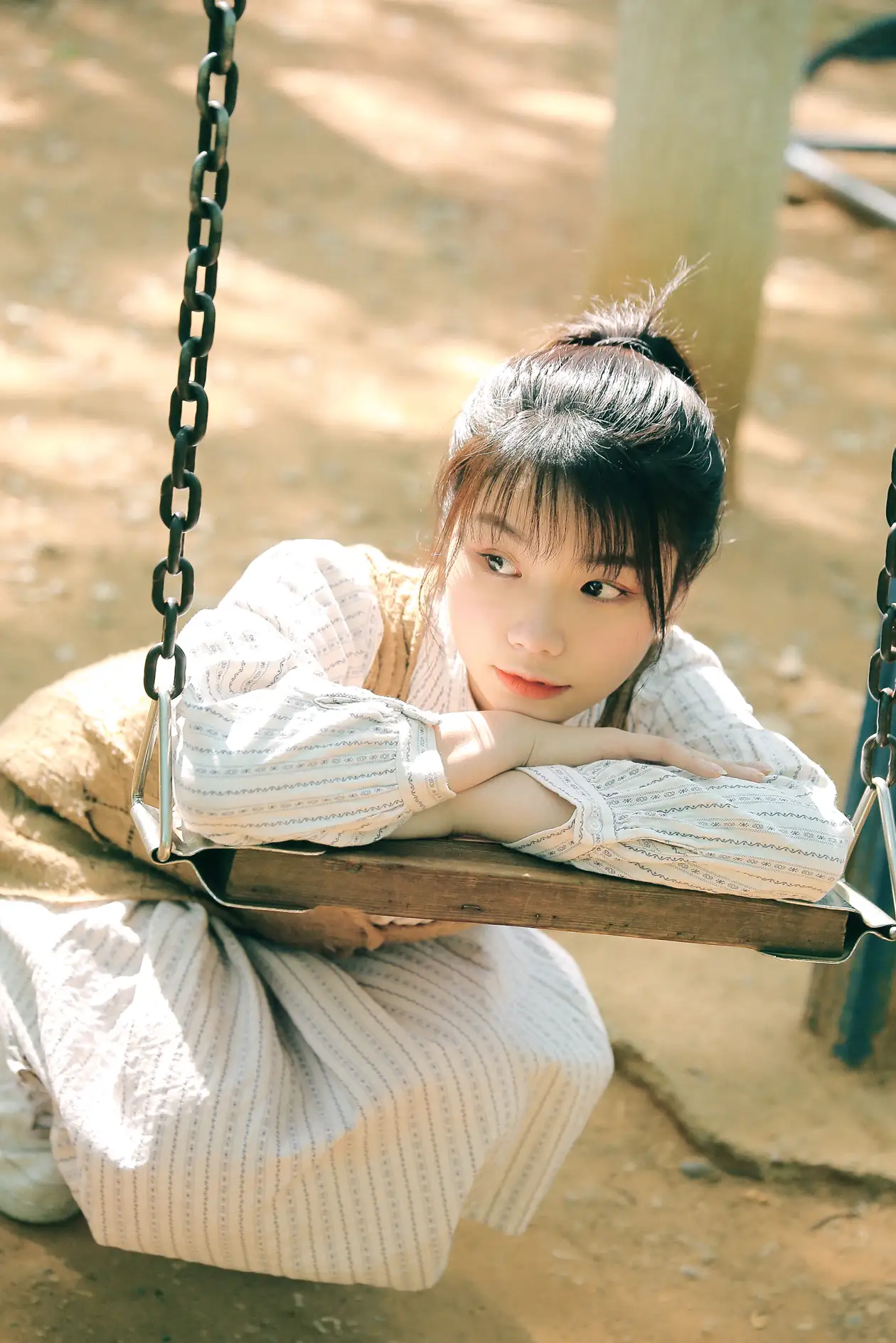 [艺图语] 2022.05.18 Vol.0921 – 夏末微风 紫傲#[25P]-1