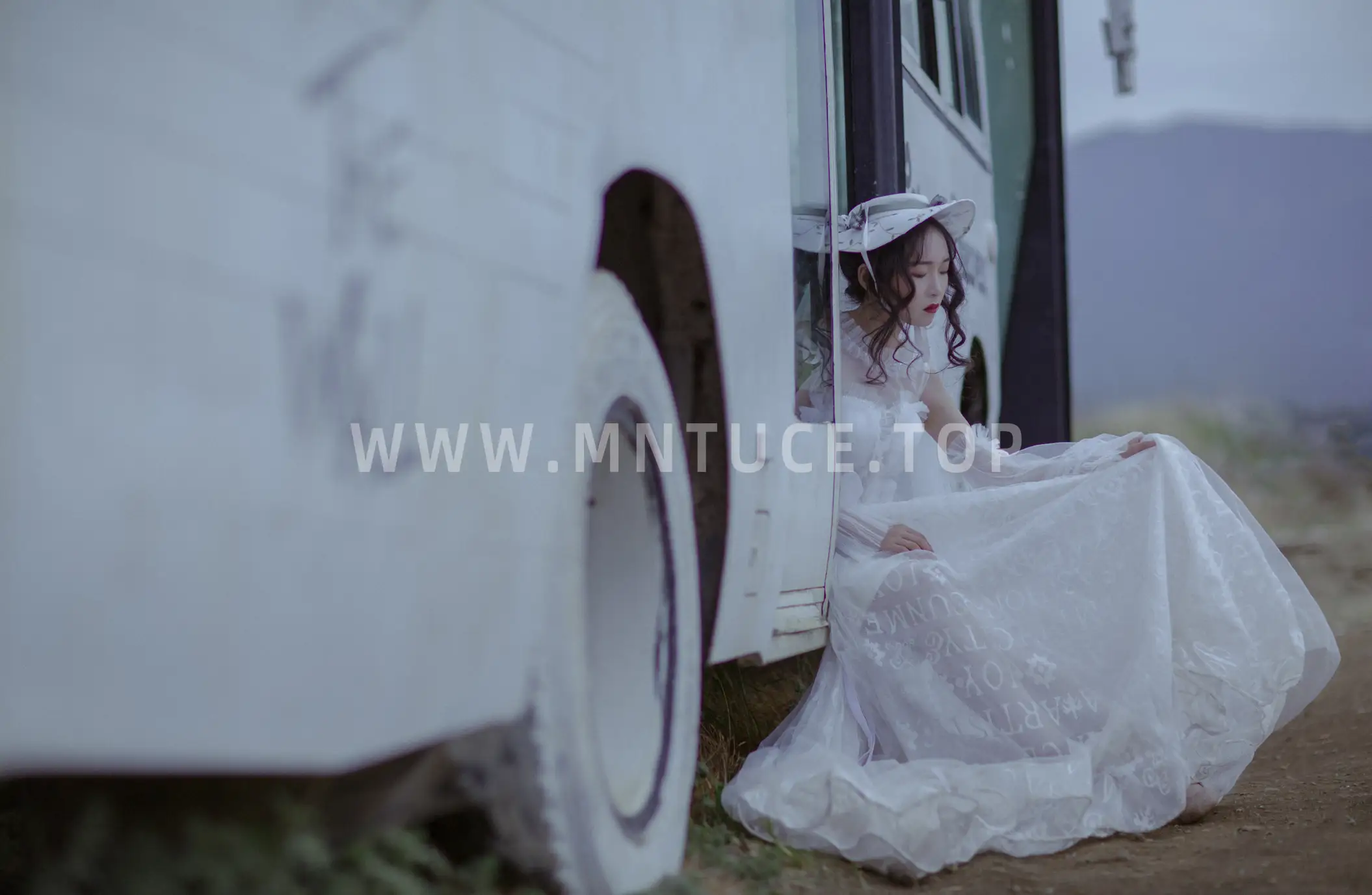 [艺图语] 2022.06.25 Vol.1289 – 为自己穿一次婚纱 月下桑小川#[33P]-9