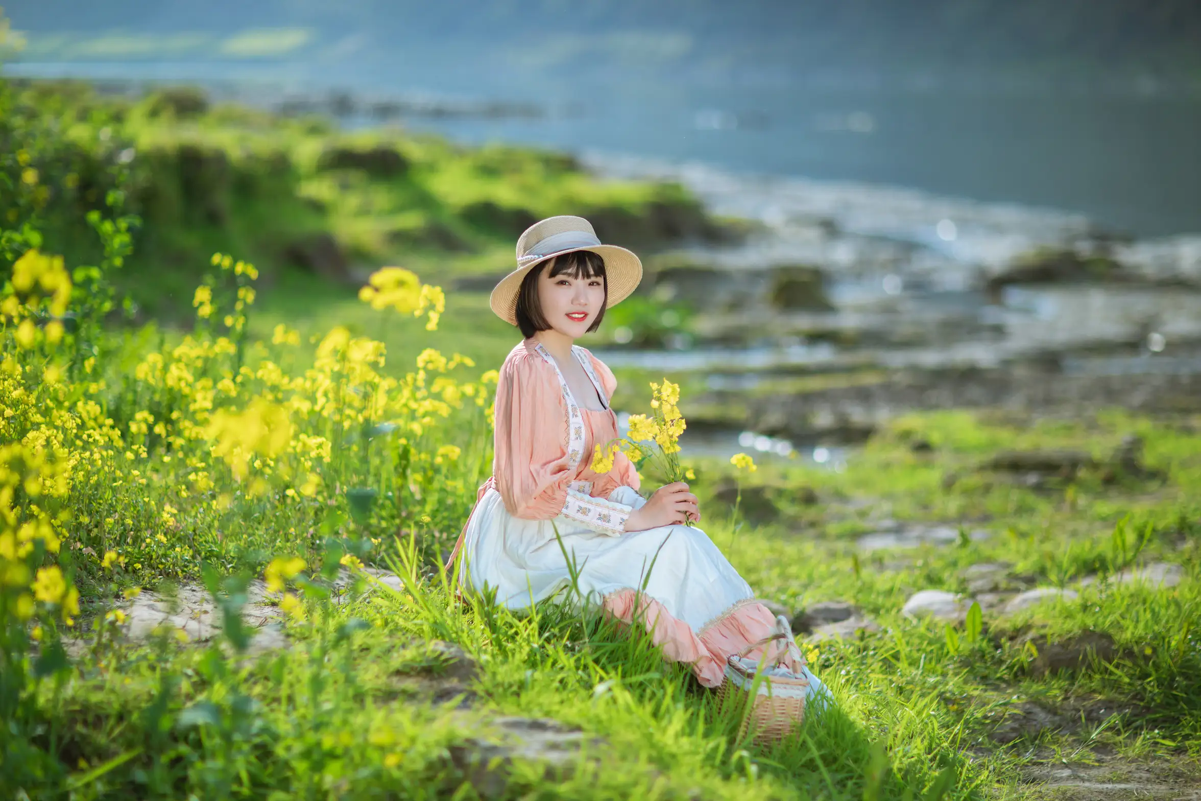 [艺图语] 2022.08.21 Vol.1753 – 春天里的姑娘 冬琴#[38P]-1