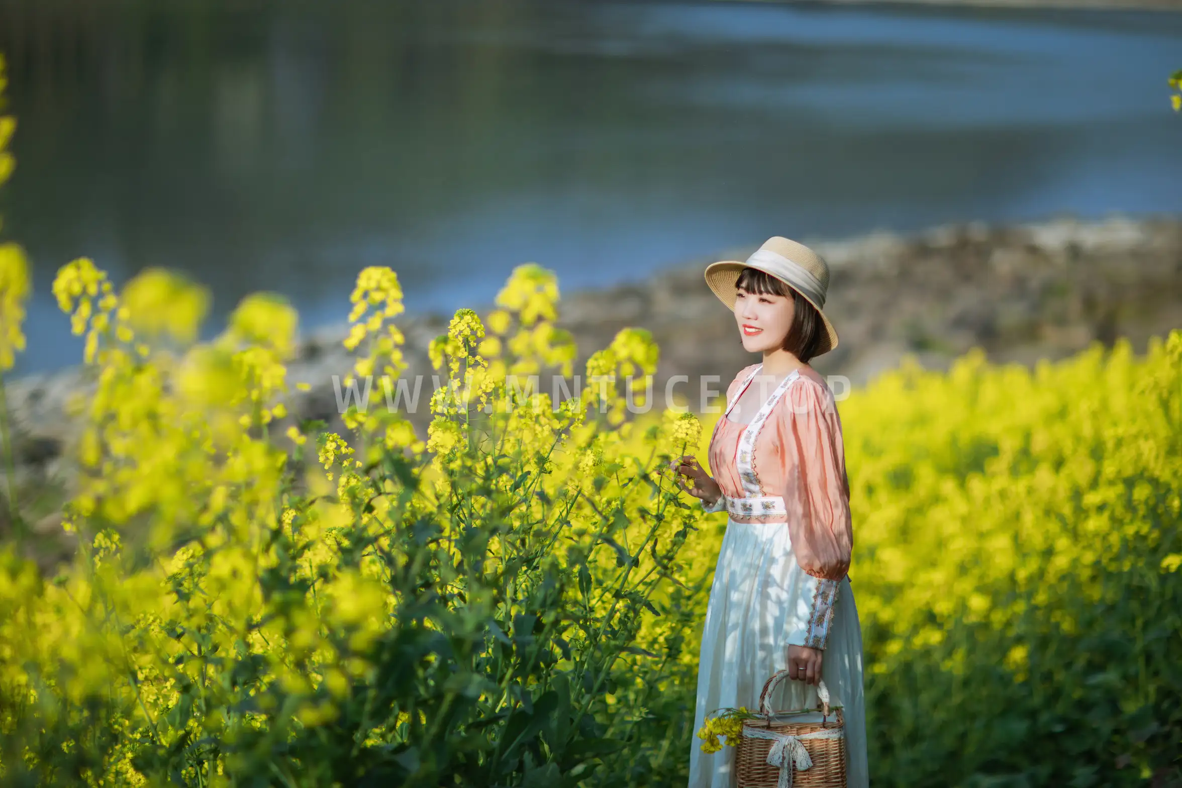 [艺图语] 2022.08.21 Vol.1753 – 春天里的姑娘 冬琴#[38P]-6