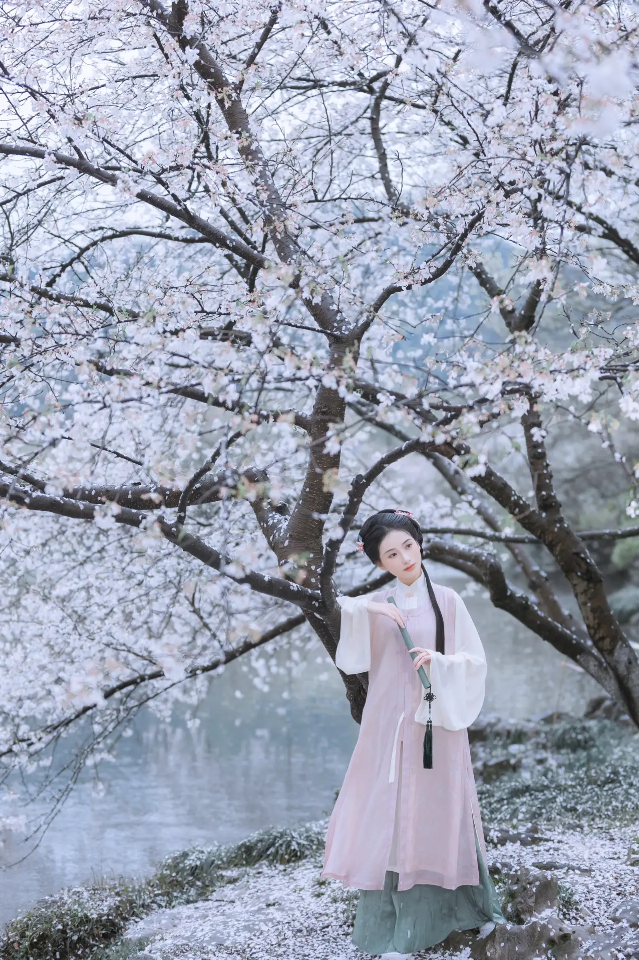 [艺图语] 2022.05.25 Vol.0984 – 雨樱花 眸小妖#[46P]-9