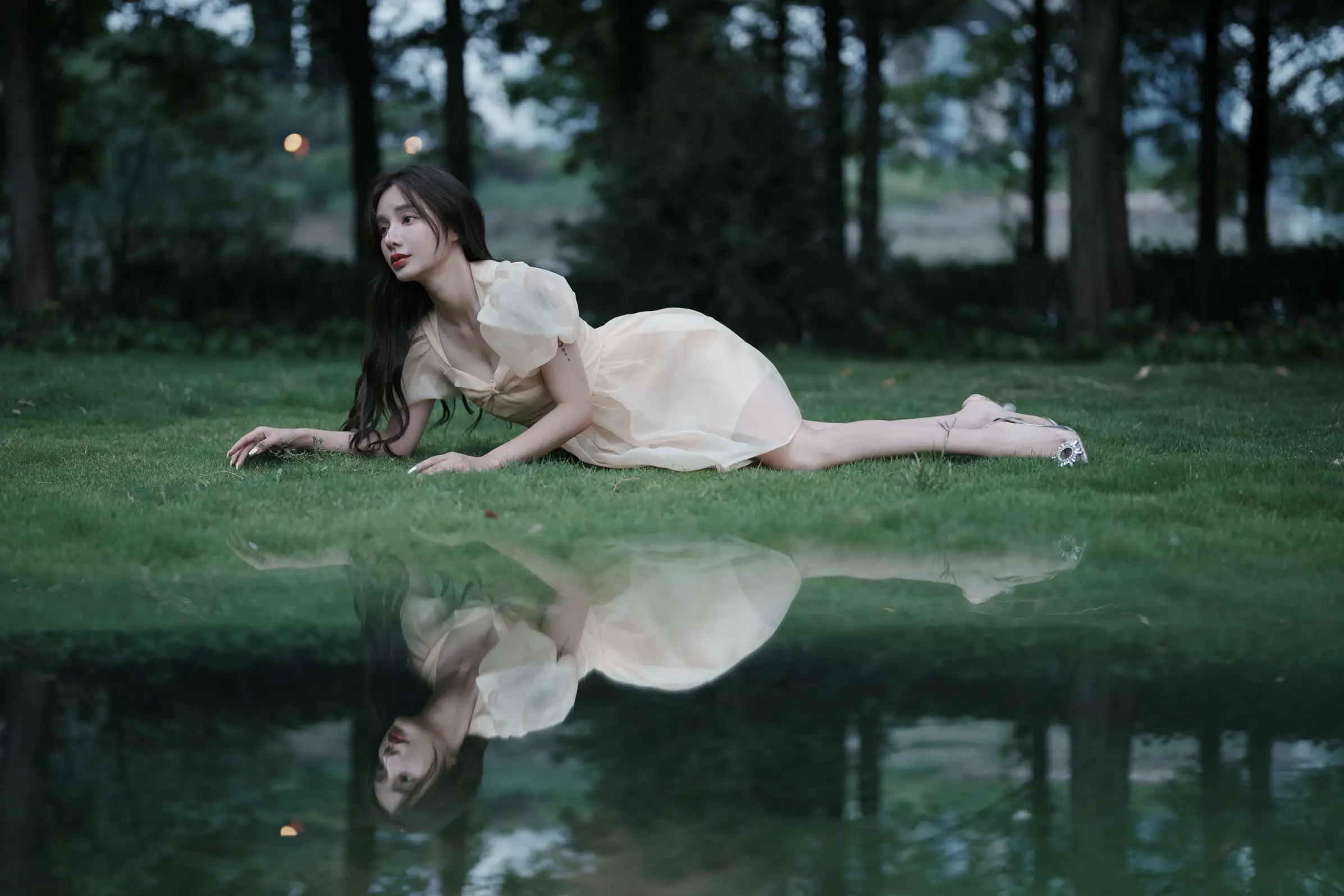 [艺图语] 2022.07.16 Vol.1498 – 阴雨天，森林里的精灵 姝雯同学#[62P]-1