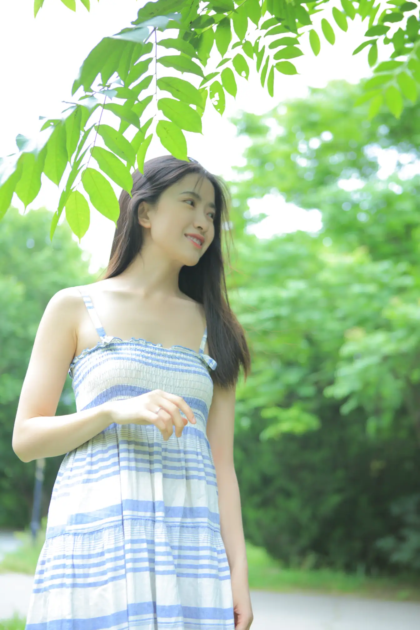 [艺图语] 2022.07.07 Vol.1410 – Hatsukio 小草草呀#[35P]-10