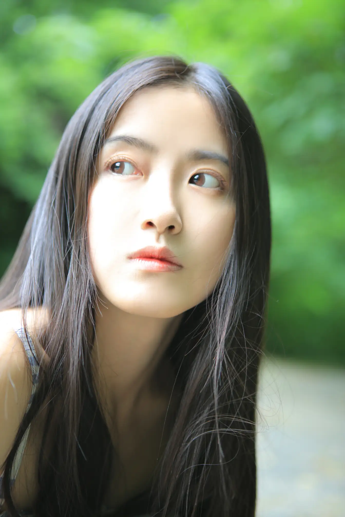 [艺图语] 2022.07.07 Vol.1410 – Hatsukio 小草草呀#[35P]-1