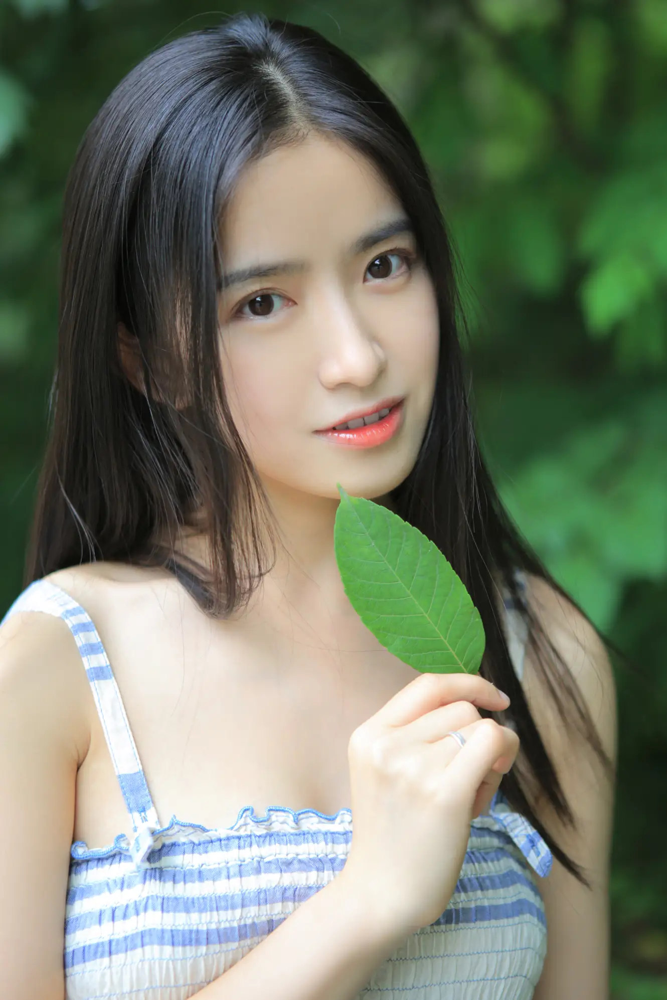 [艺图语] 2022.07.07 Vol.1410 – Hatsukio 小草草呀#[35P]-10