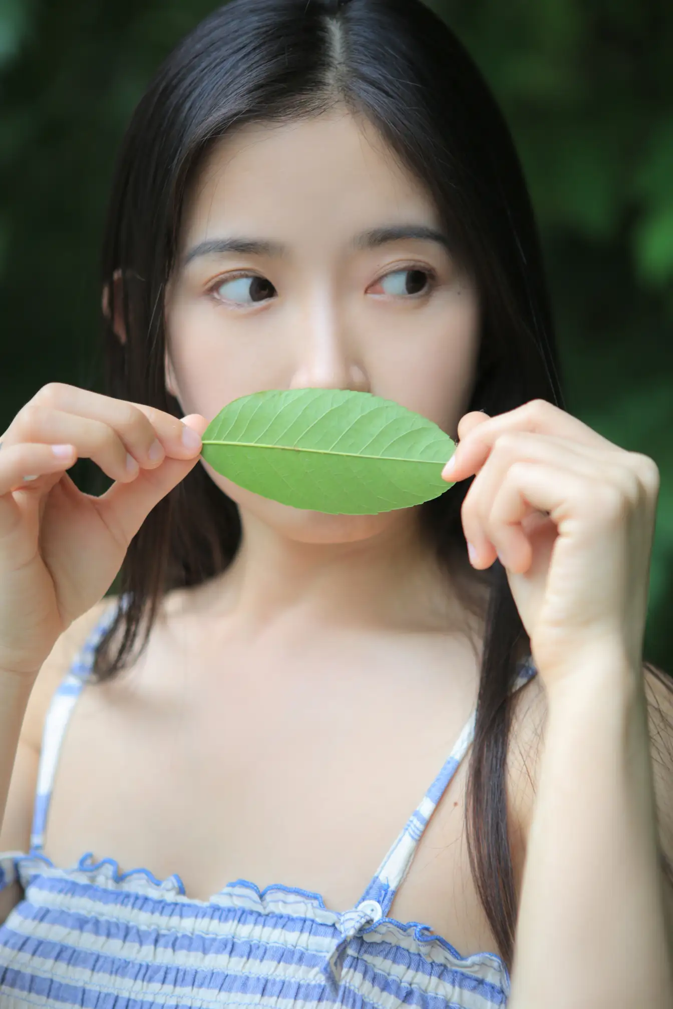 [艺图语] 2022.07.07 Vol.1410 – Hatsukio 小草草呀#[35P]-1