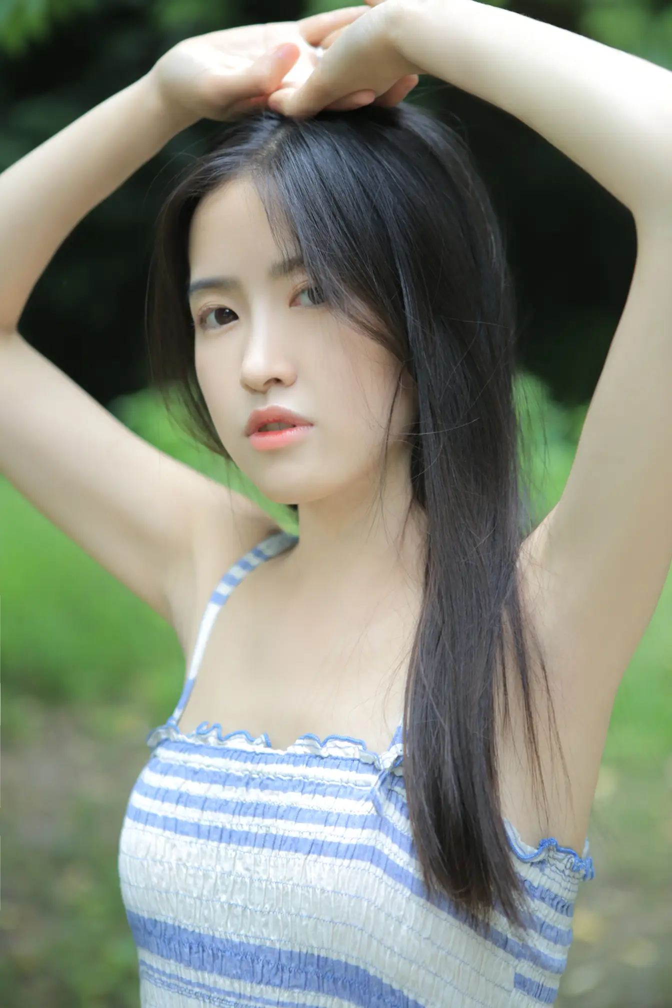 [艺图语] 2022.07.07 Vol.1410 – Hatsukio 小草草呀#[35P]-9