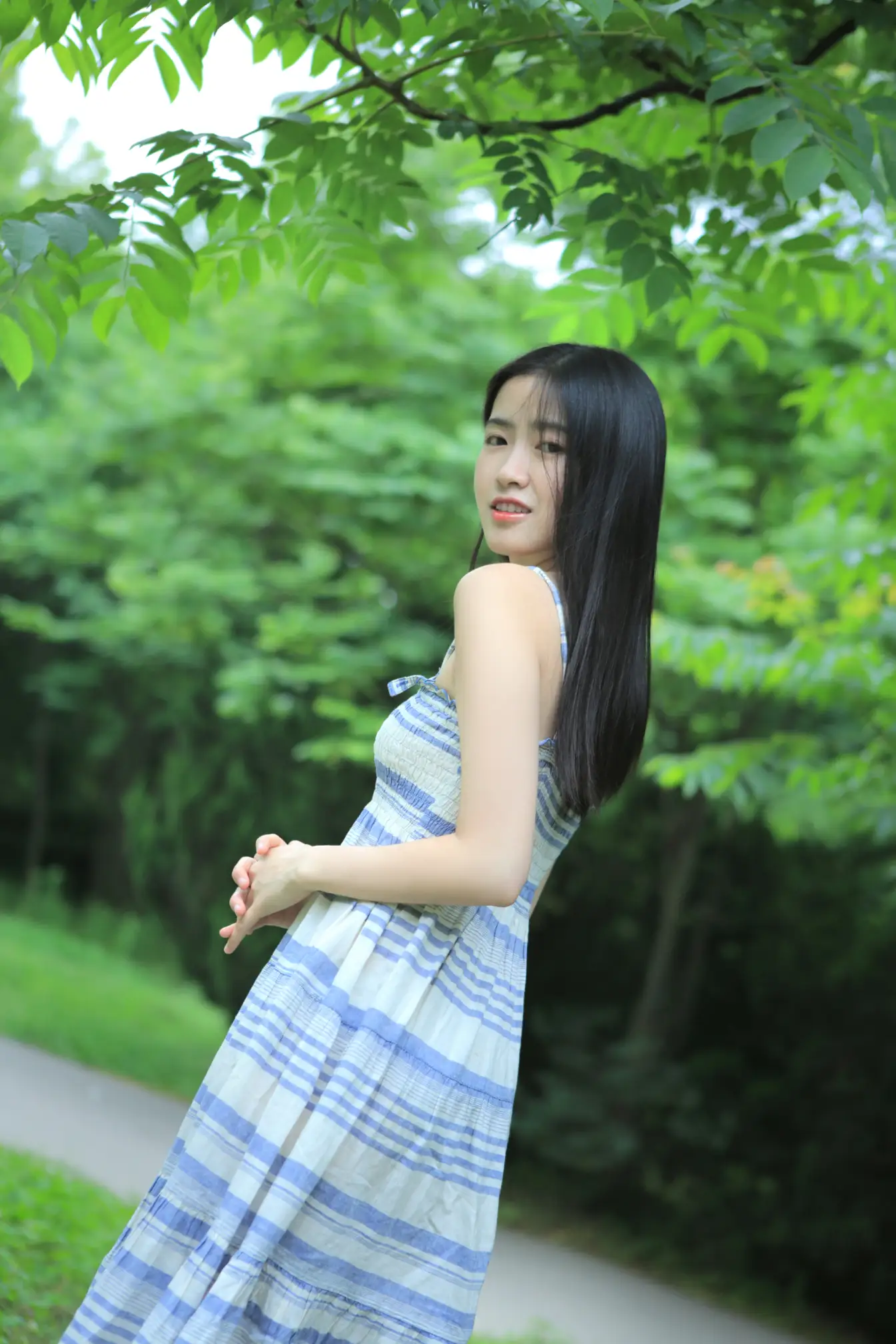 [艺图语] 2022.07.07 Vol.1410 – Hatsukio 小草草呀#[35P]-2