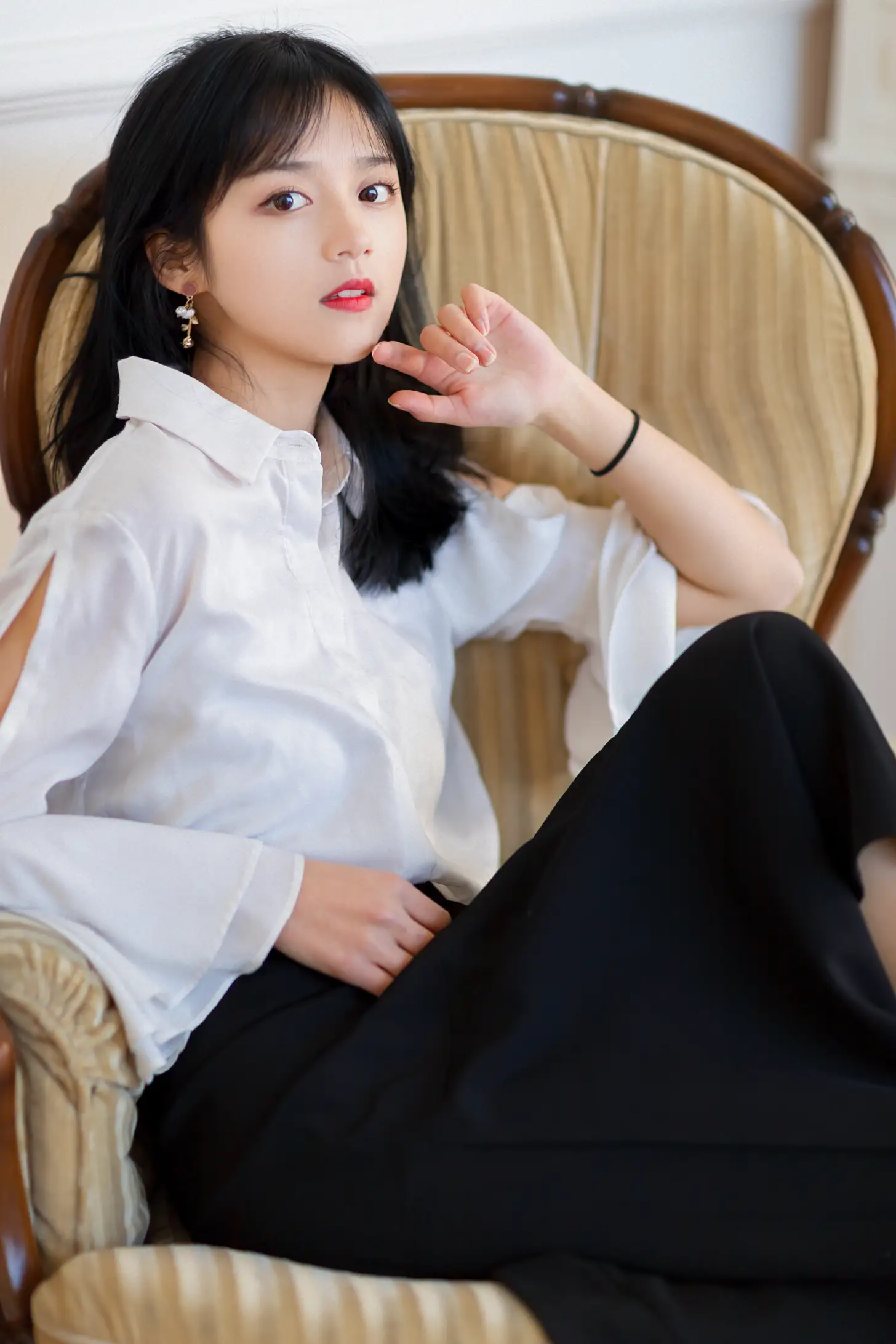 [艺图语] 2021.11.11 Vol.437 – 窗外 雨文#[22P]-1