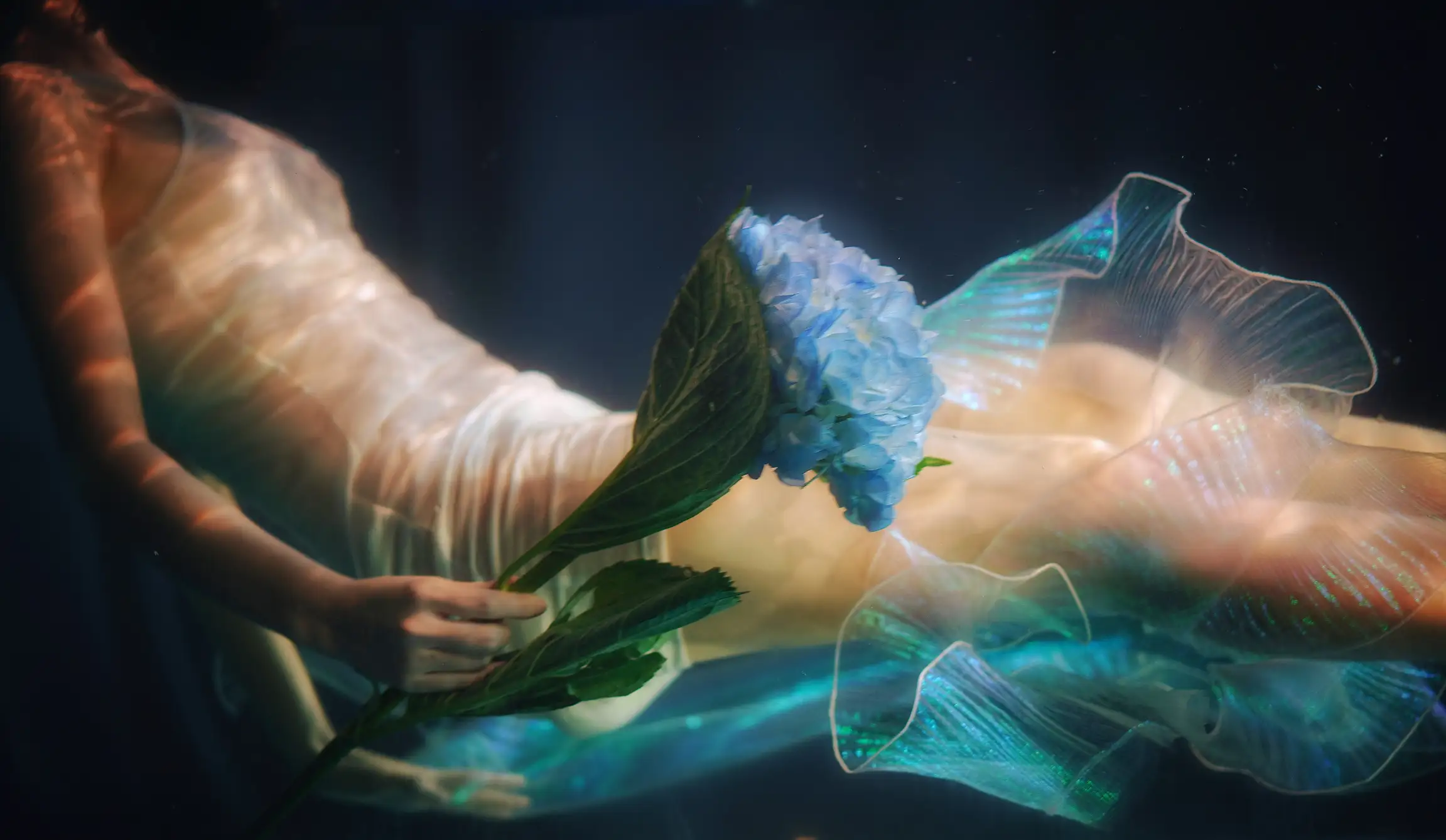 [艺图语] 2022.09.05 Vol.1876 – 水底的告白 曼球#[28P]-10