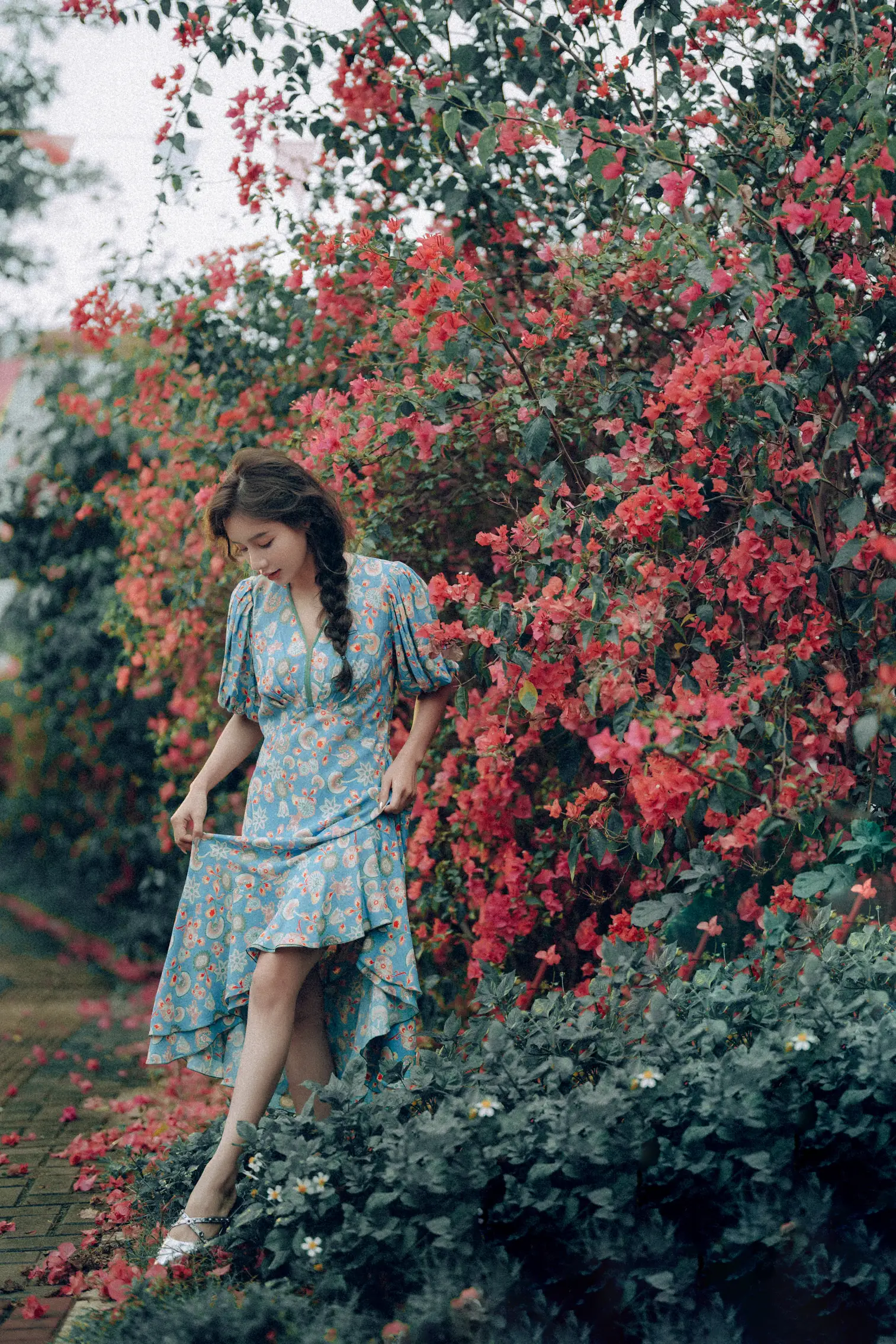 [艺图语] 2022.06.25 Vol.1282 – 发光的发丝，三角梅瀑布下的女神 姝雯同学#[55P]-6