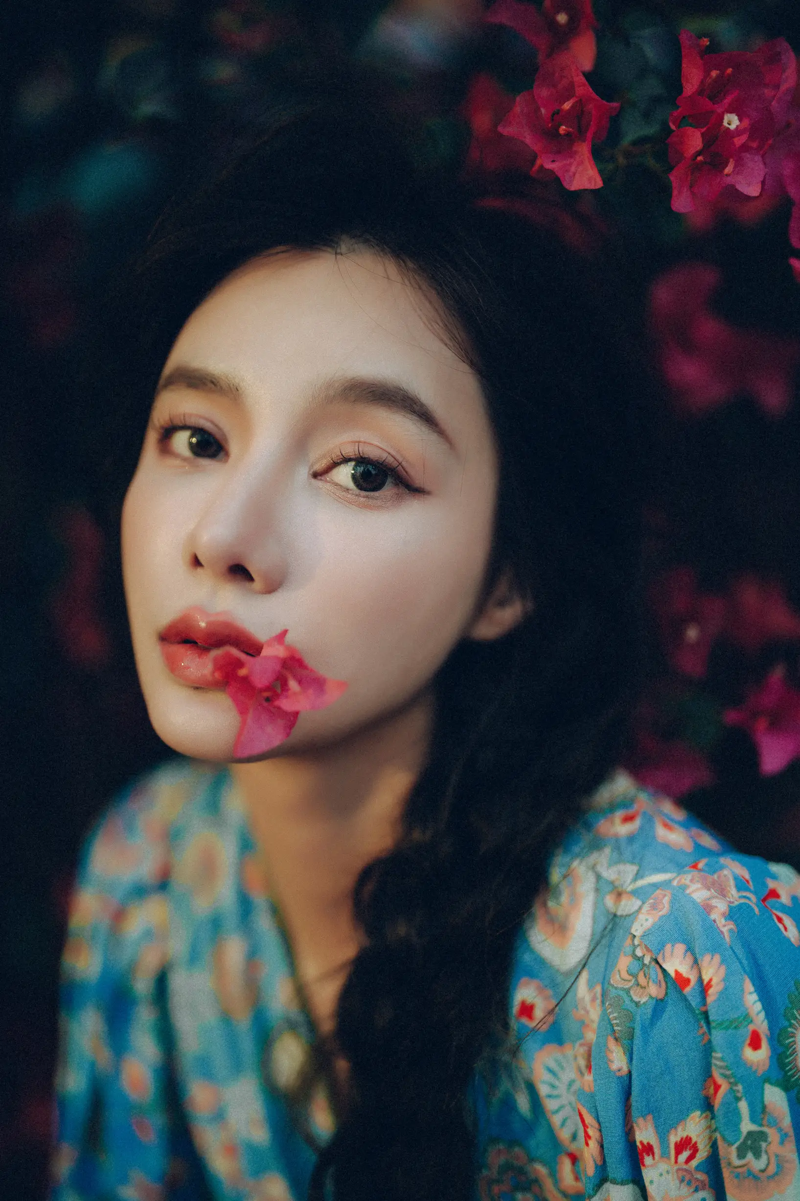 [艺图语] 2022.06.25 Vol.1282 – 发光的发丝，三角梅瀑布下的女神 姝雯同学#[55P]-5