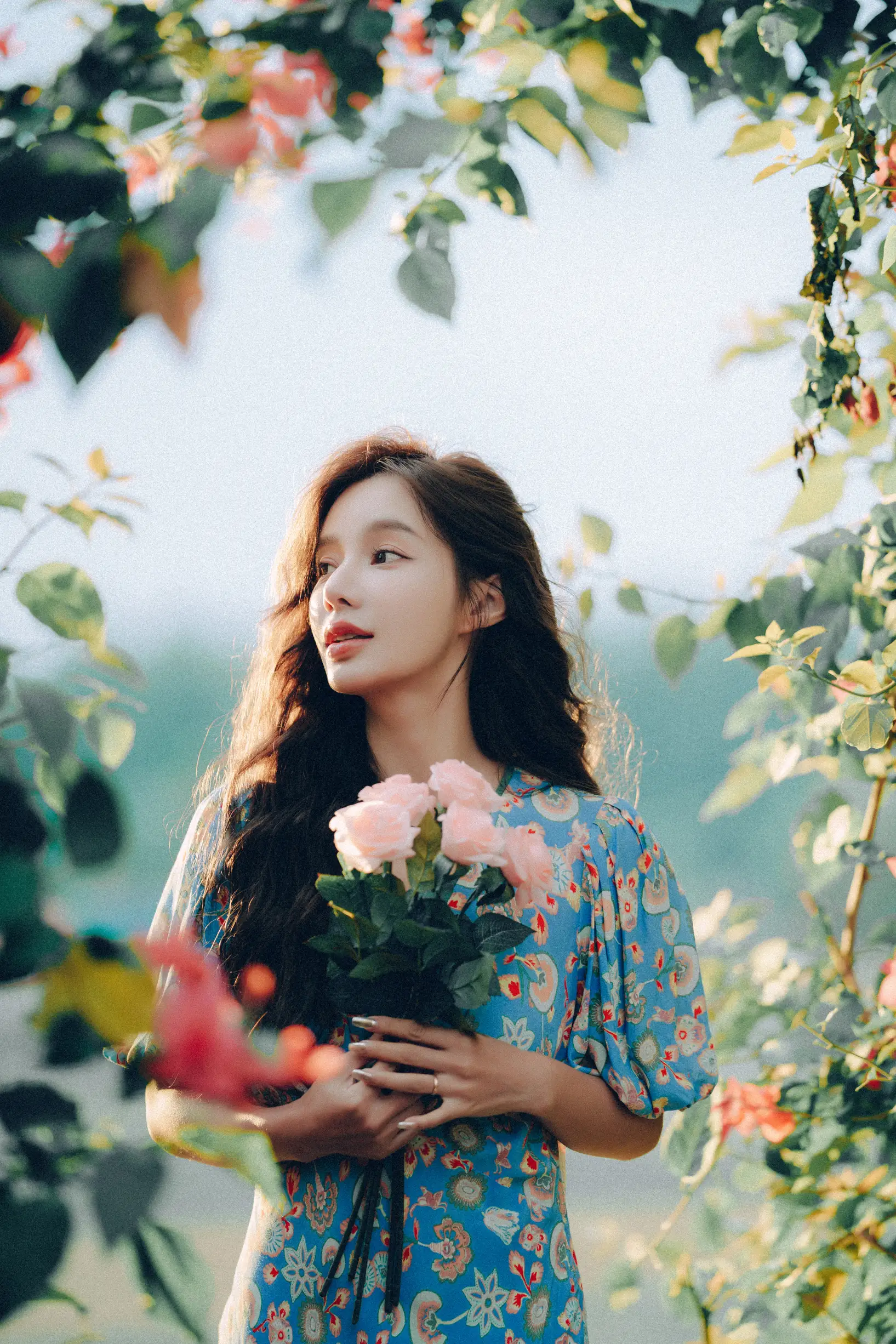 [艺图语] 2022.06.25 Vol.1282 – 发光的发丝，三角梅瀑布下的女神 姝雯同学#[55P]-9