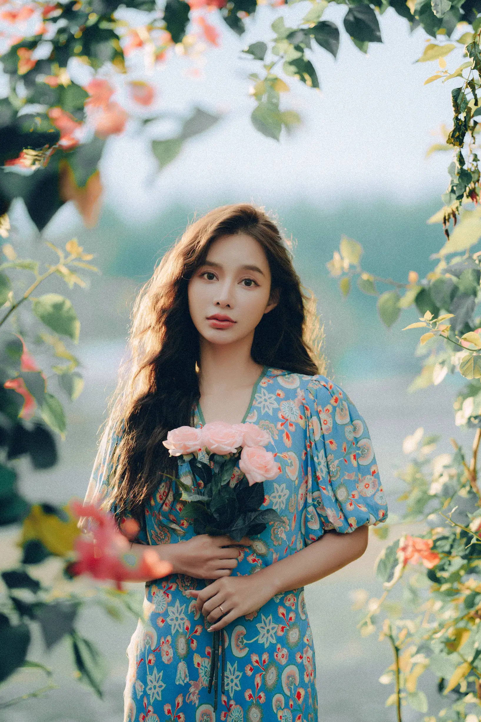 [艺图语] 2022.06.25 Vol.1282 – 发光的发丝，三角梅瀑布下的女神 姝雯同学#[55P]-10