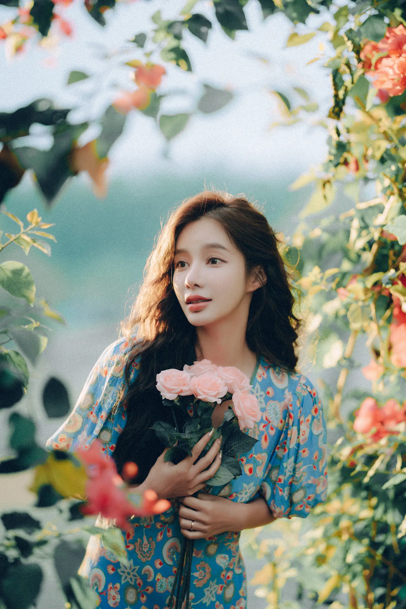 [艺图语] 2022.06.25 Vol.1282 – 发光的发丝，三角梅瀑布下的女神 姝雯同学#[55P]-1