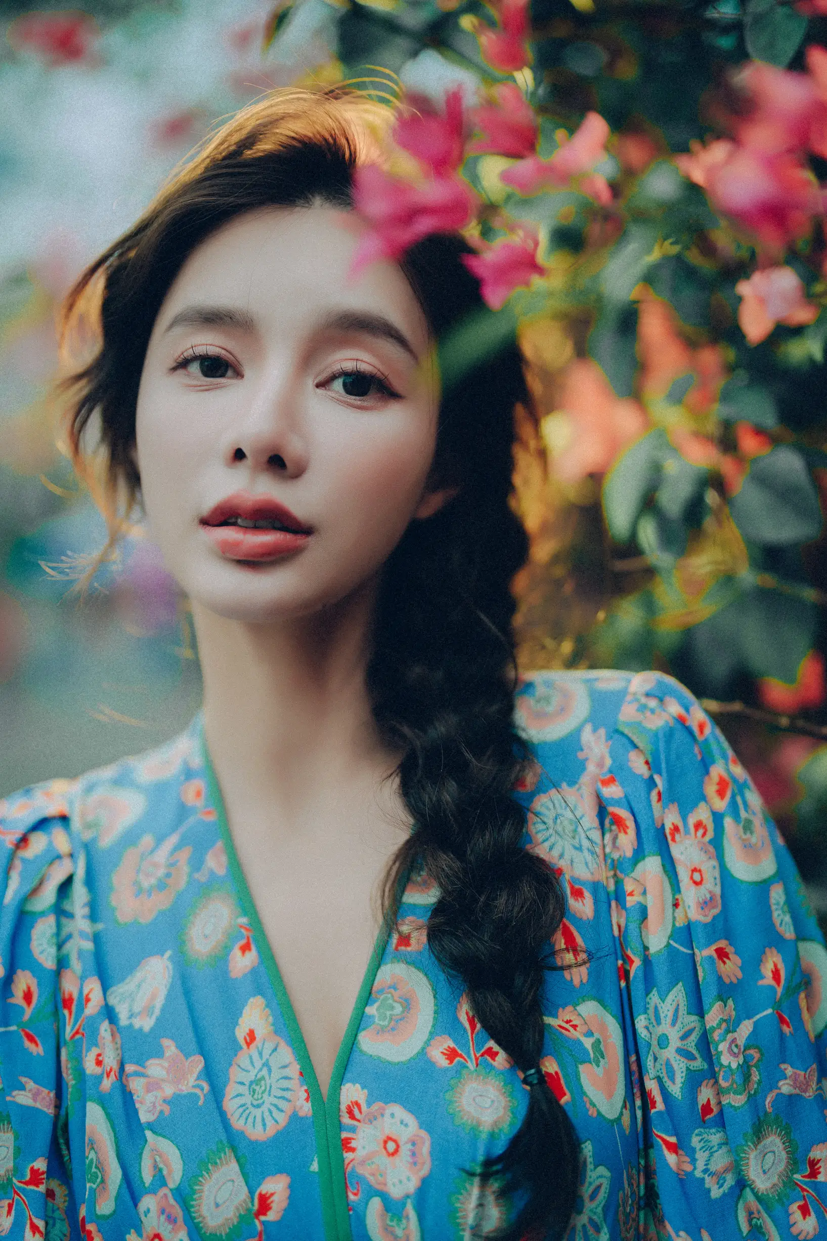 [艺图语] 2022.06.25 Vol.1282 – 发光的发丝，三角梅瀑布下的女神 姝雯同学#[55P]-5