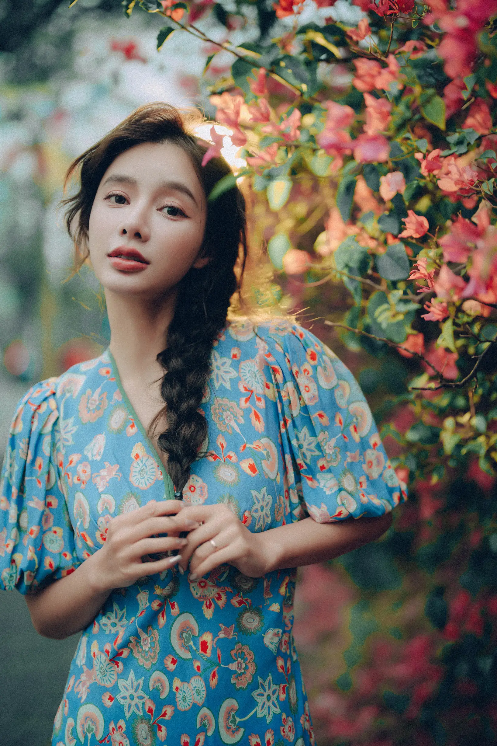 [艺图语] 2022.06.25 Vol.1282 – 发光的发丝，三角梅瀑布下的女神 姝雯同学#[55P]-4