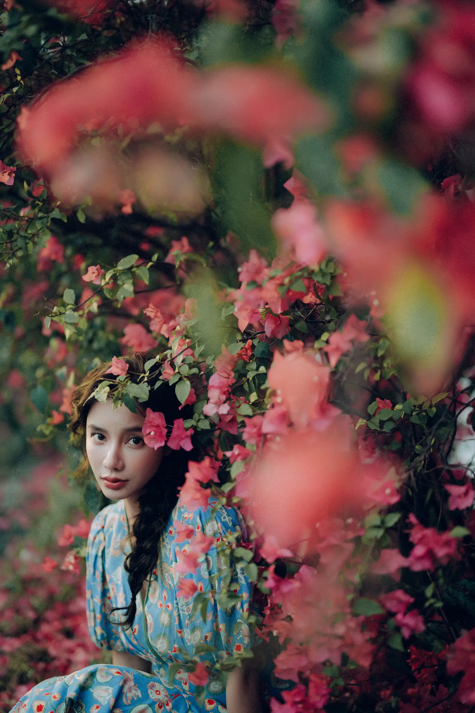 [艺图语] 2022.06.25 Vol.1282 – 发光的发丝，三角梅瀑布下的女神 姝雯同学#[55P]-6