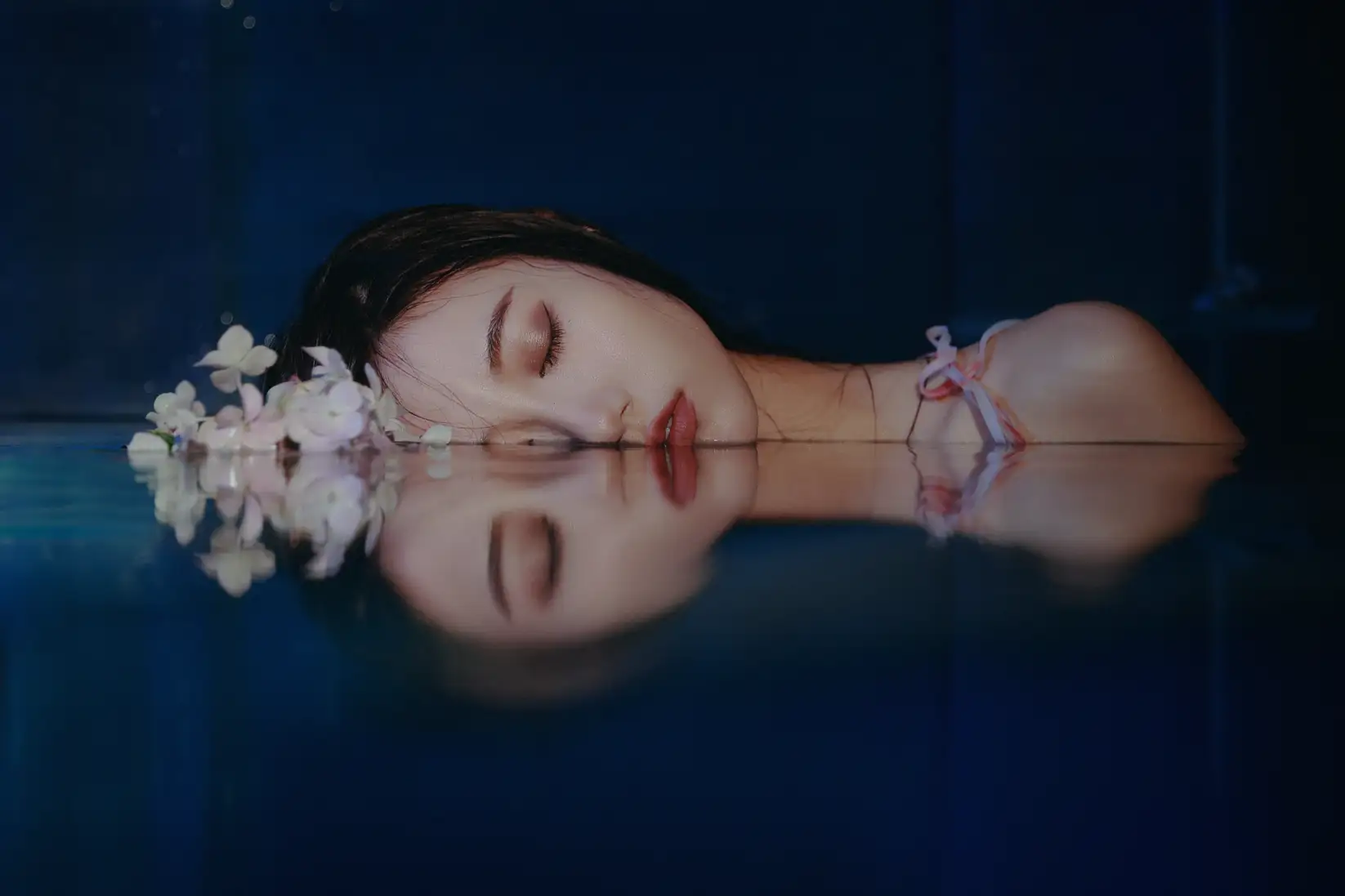 [艺图语] 2022.08.27 Vol.1806 – 有人喜欢蓝 阿万#[45P]-1