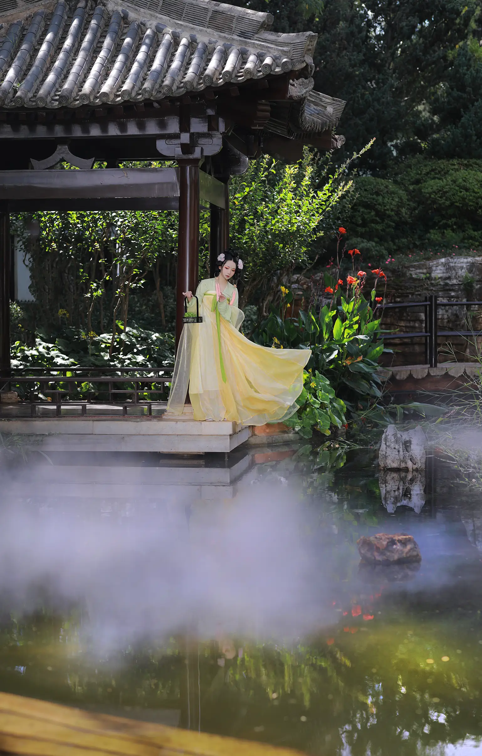 [艺图语] 2022.09.08 Vol.1903 – 若无闲事挂心头 落花人独立#[33P]-1