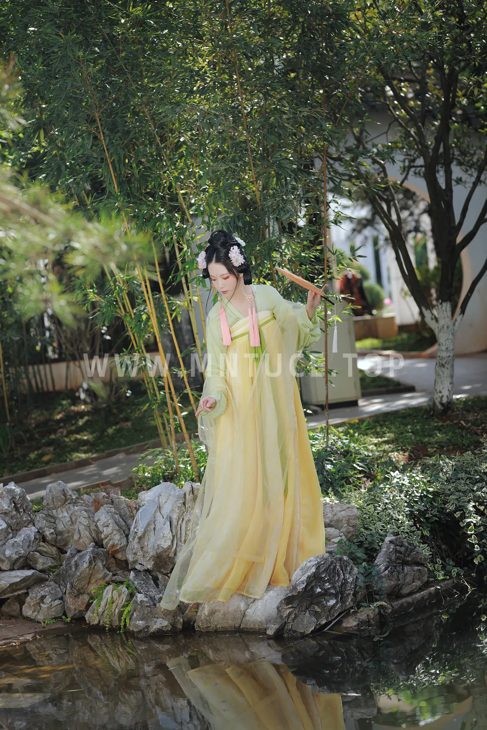 [艺图语] 2022.09.08 Vol.1903 – 若无闲事挂心头 落花人独立#[33P]-8