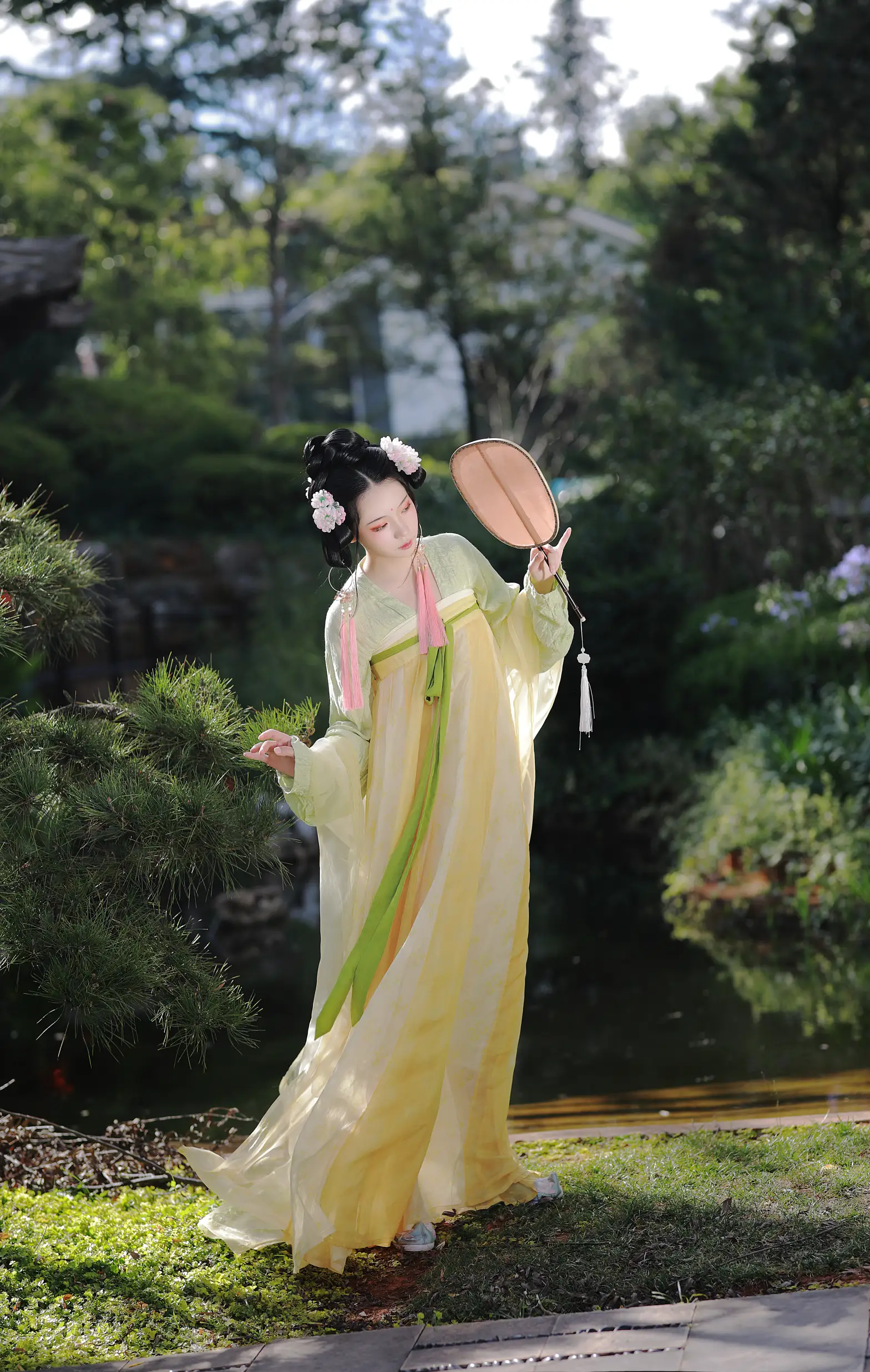 [艺图语] 2022.09.08 Vol.1903 – 若无闲事挂心头 落花人独立#[33P]-1