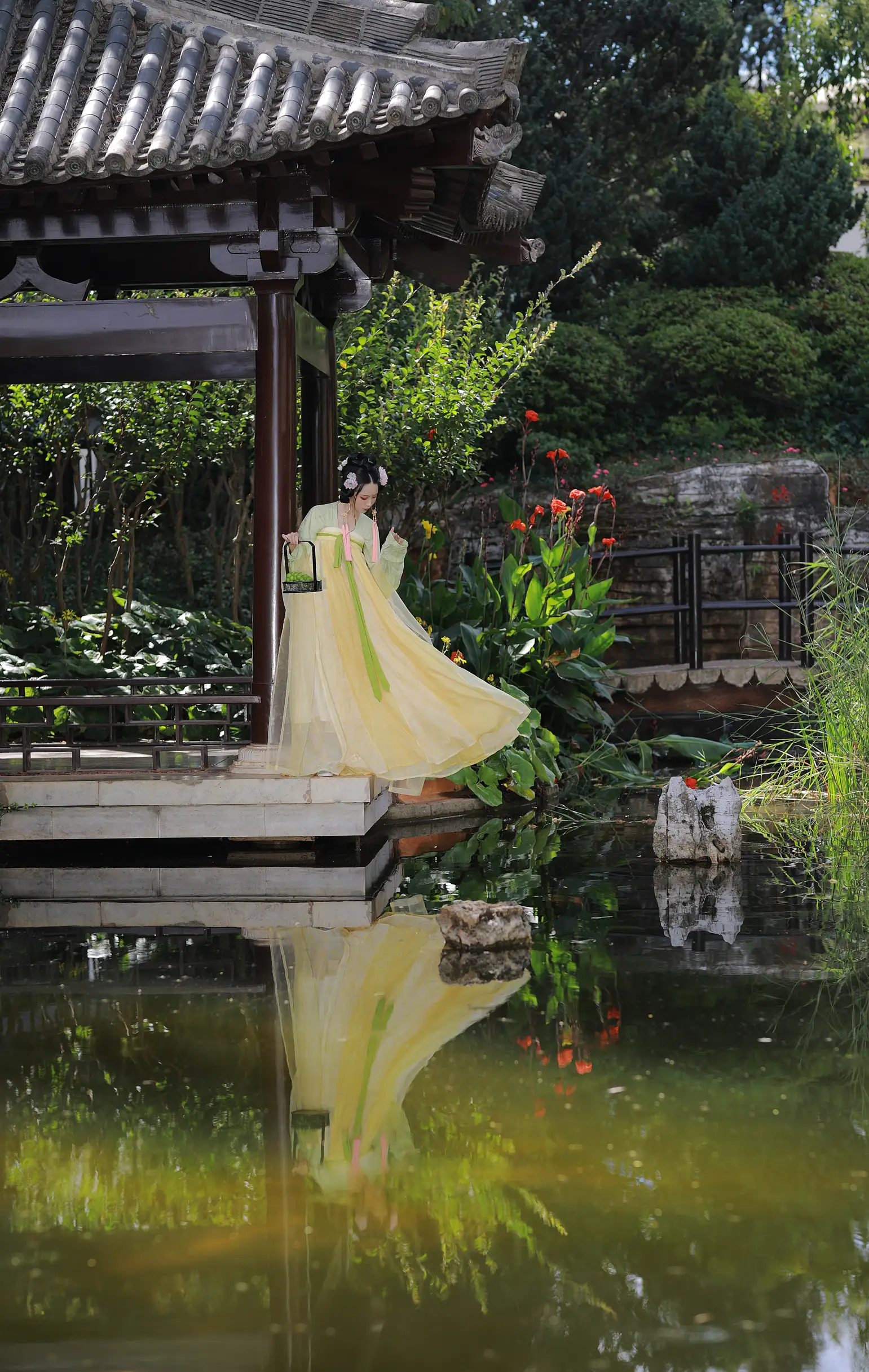 [艺图语] 2022.09.08 Vol.1903 – 若无闲事挂心头 落花人独立#[33P]-4