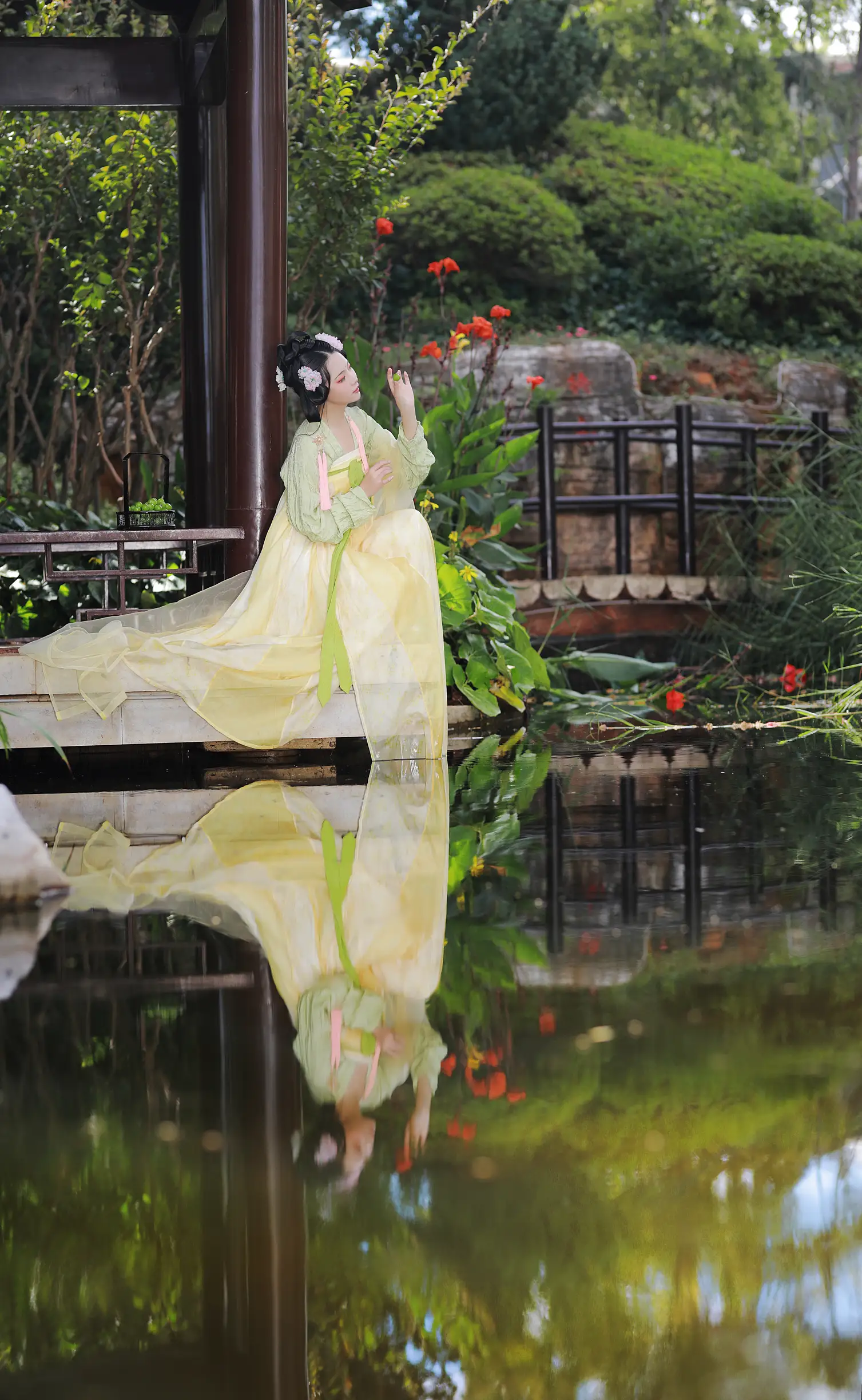 [艺图语] 2022.09.08 Vol.1903 – 若无闲事挂心头 落花人独立#[33P]-5