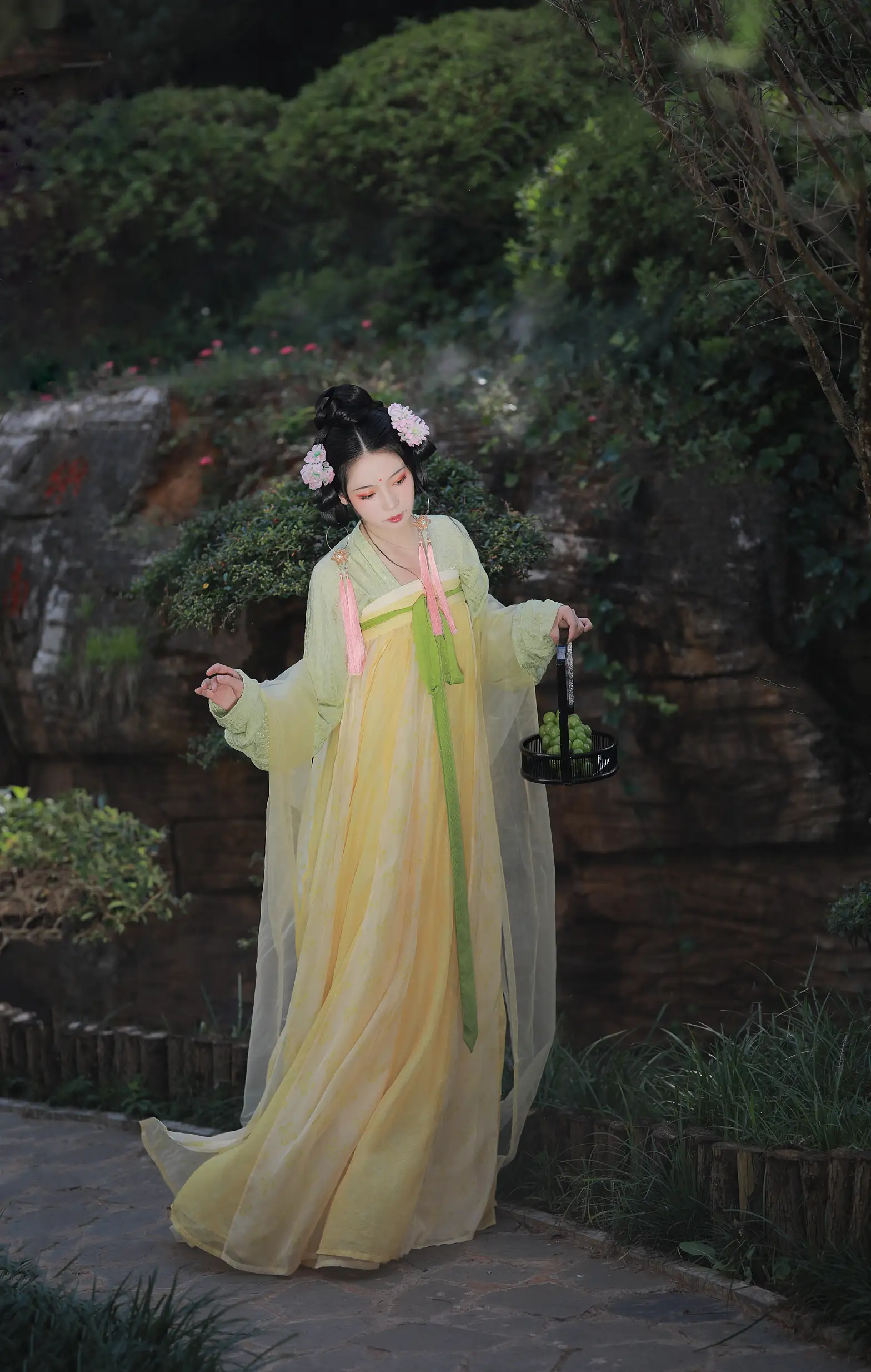 [艺图语] 2022.09.08 Vol.1903 – 若无闲事挂心头 落花人独立#[33P]-9