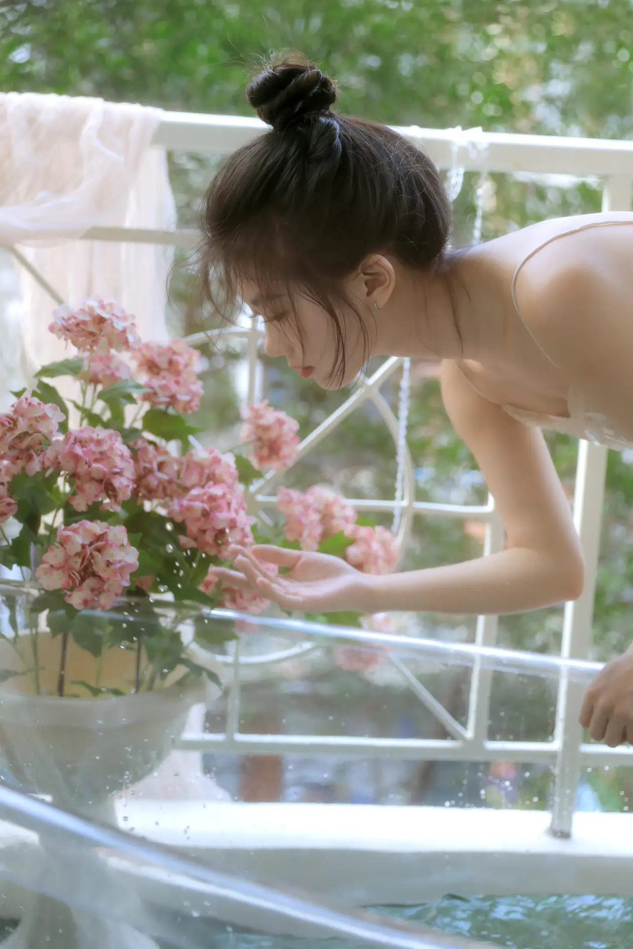 [艺图语] 2022.09.08 Vol.1899 – 光将浪漫撒人间 聂十三#[21P]-1