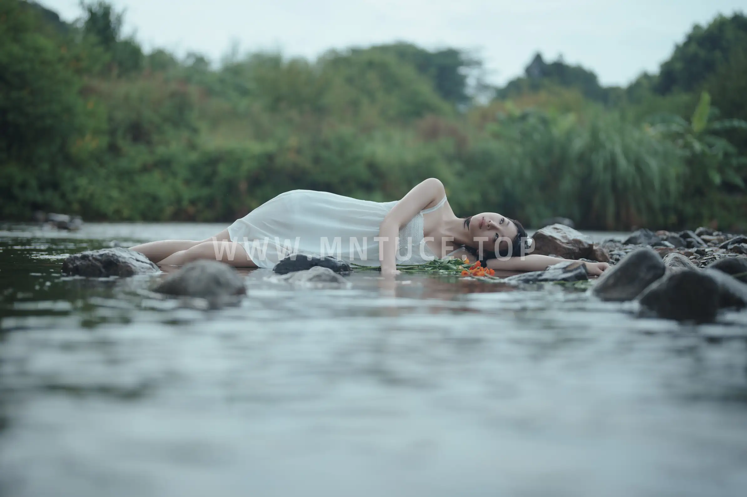 [艺图语] 2022.09.12 Vol.1936 – 又甜又欲，很难不爱。山涧溪水，清凉一夏 七七#[57P]-6