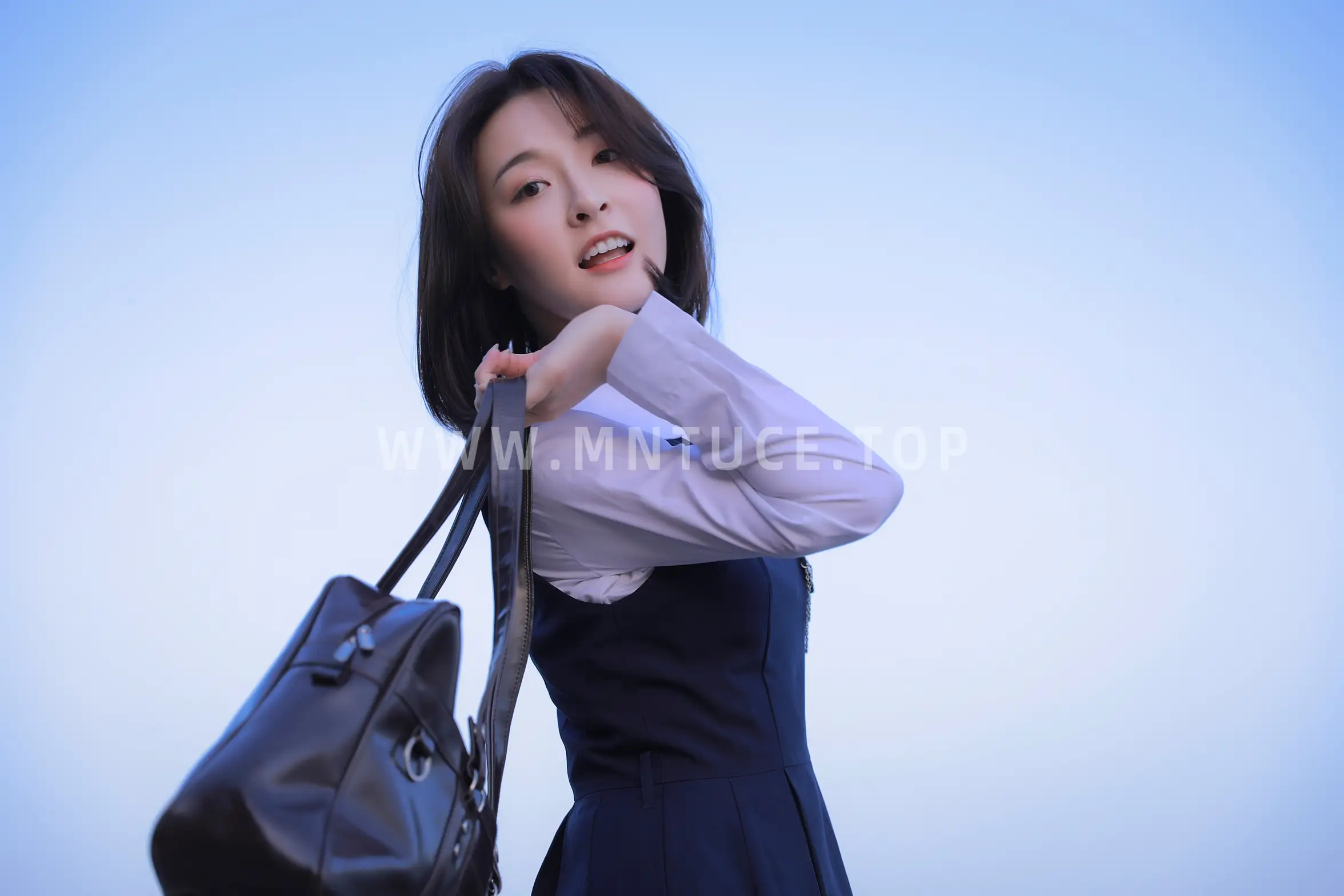[艺图语] 2022.06.29 Vol.1321 – 海边JK 君君#[20P]-9