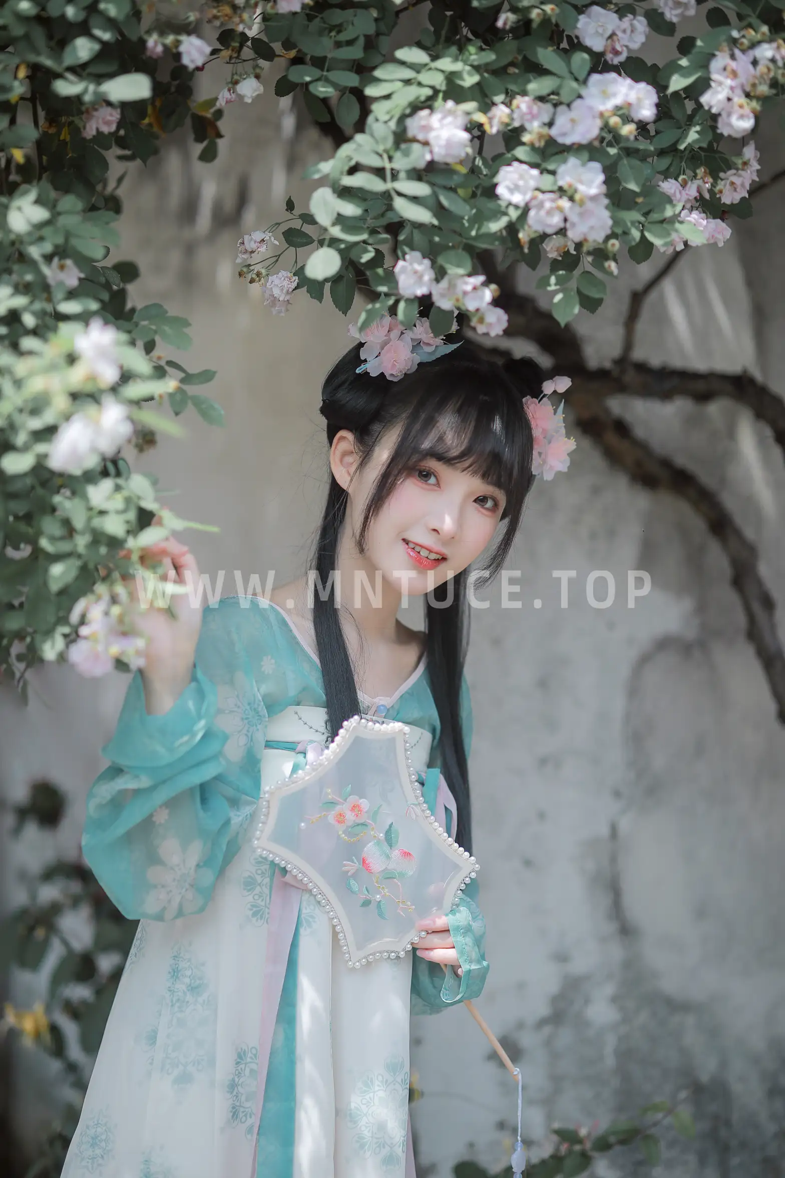 [艺图语] 2022.06.14 Vol.1175 – 渐开荷芰落蔷薇 莉莉崽w#[20P]-4