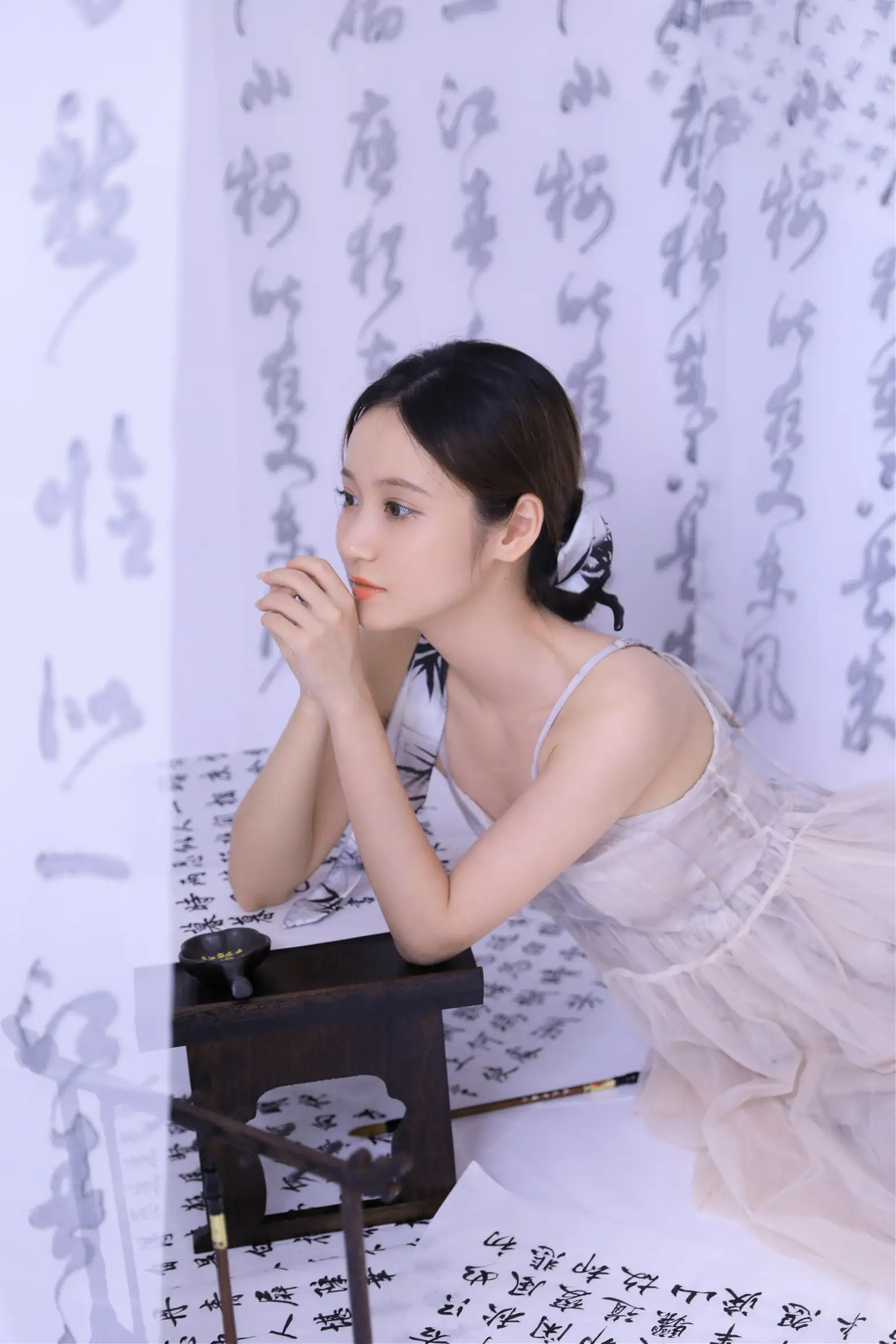 [艺图语] 2022.11.12 Vol.2424 – 坐看闲庭听书语 不爱奶糖#[26P]-3