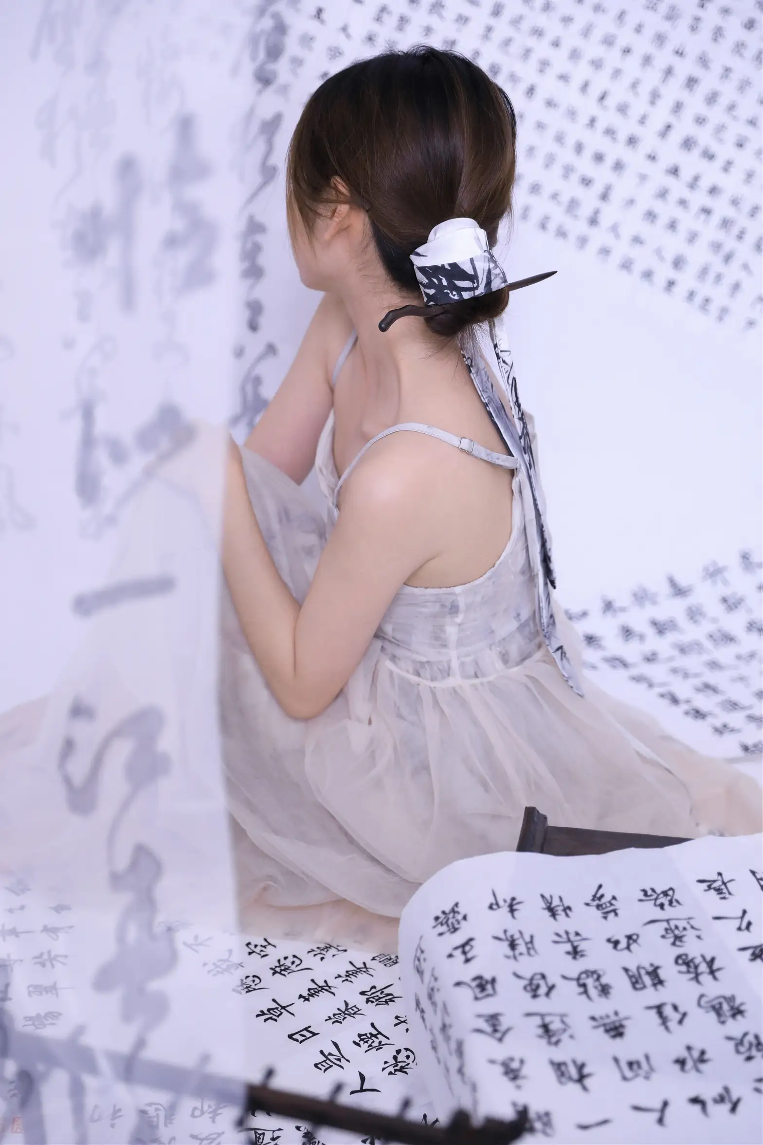 [艺图语] 2022.11.12 Vol.2424 – 坐看闲庭听书语 不爱奶糖#[26P]-10