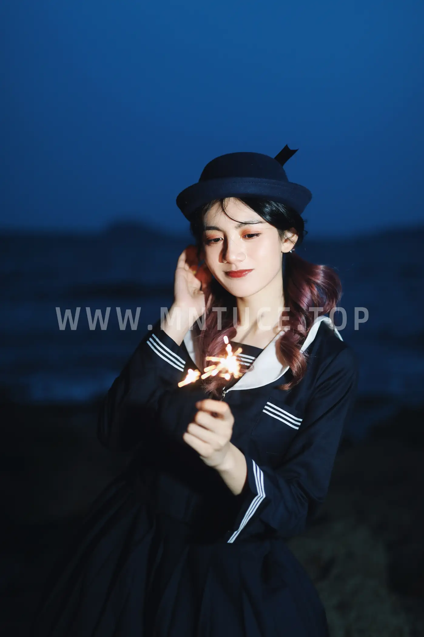 [艺图语] 2022.11.24 Vol.2519 – 无人海滩的烟火 茜akane#[25P]-3