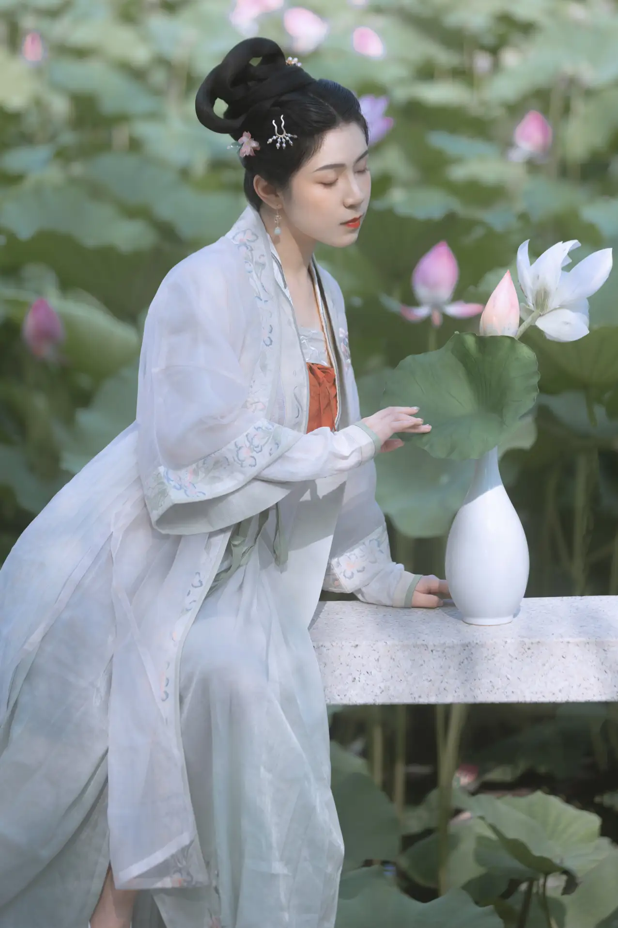 [艺图语] 2022.11.21 Vol.2495 – 陶然荷韵 周曦彤#[26P]-3