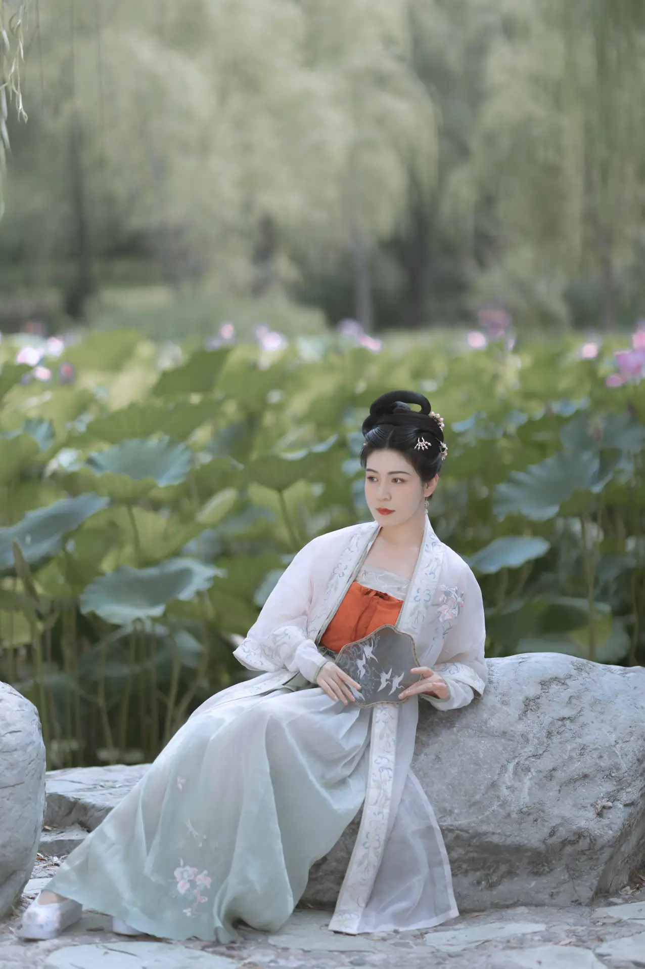 [艺图语] 2022.11.21 Vol.2495 – 陶然荷韵 周曦彤#[26P]-4