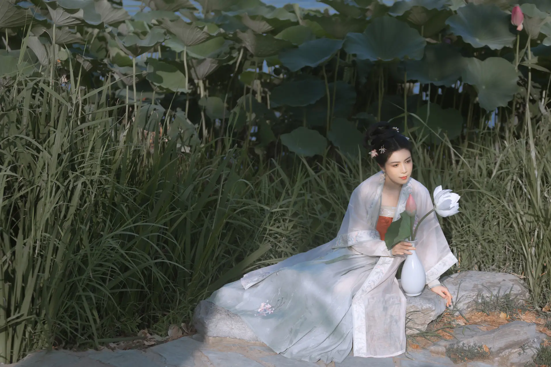 [艺图语] 2022.11.21 Vol.2495 – 陶然荷韵 周曦彤#[26P]-6