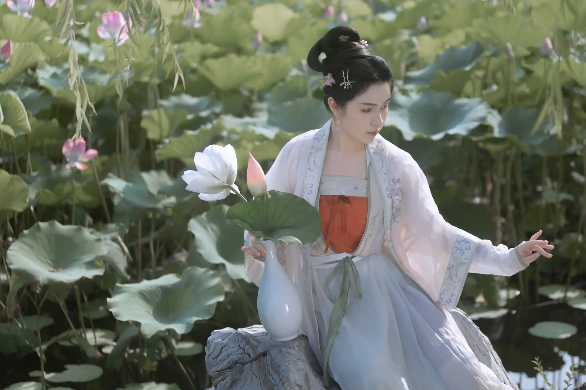 [艺图语] 2022.11.21 Vol.2495 – 陶然荷韵 周曦彤#[26P]-8