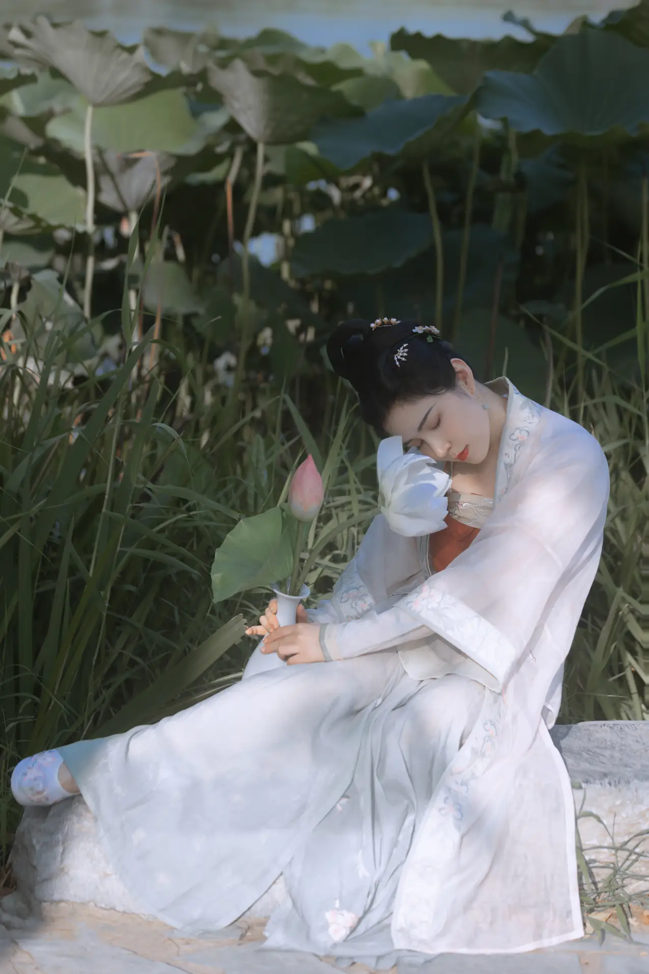 [艺图语] 2022.11.21 Vol.2495 – 陶然荷韵 周曦彤#[26P]-9