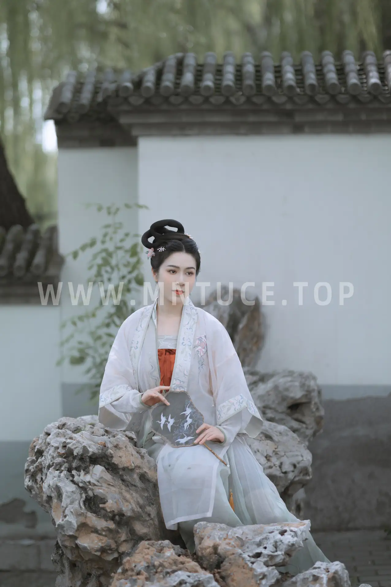 [艺图语] 2022.11.21 Vol.2495 – 陶然荷韵 周曦彤#[26P]-3