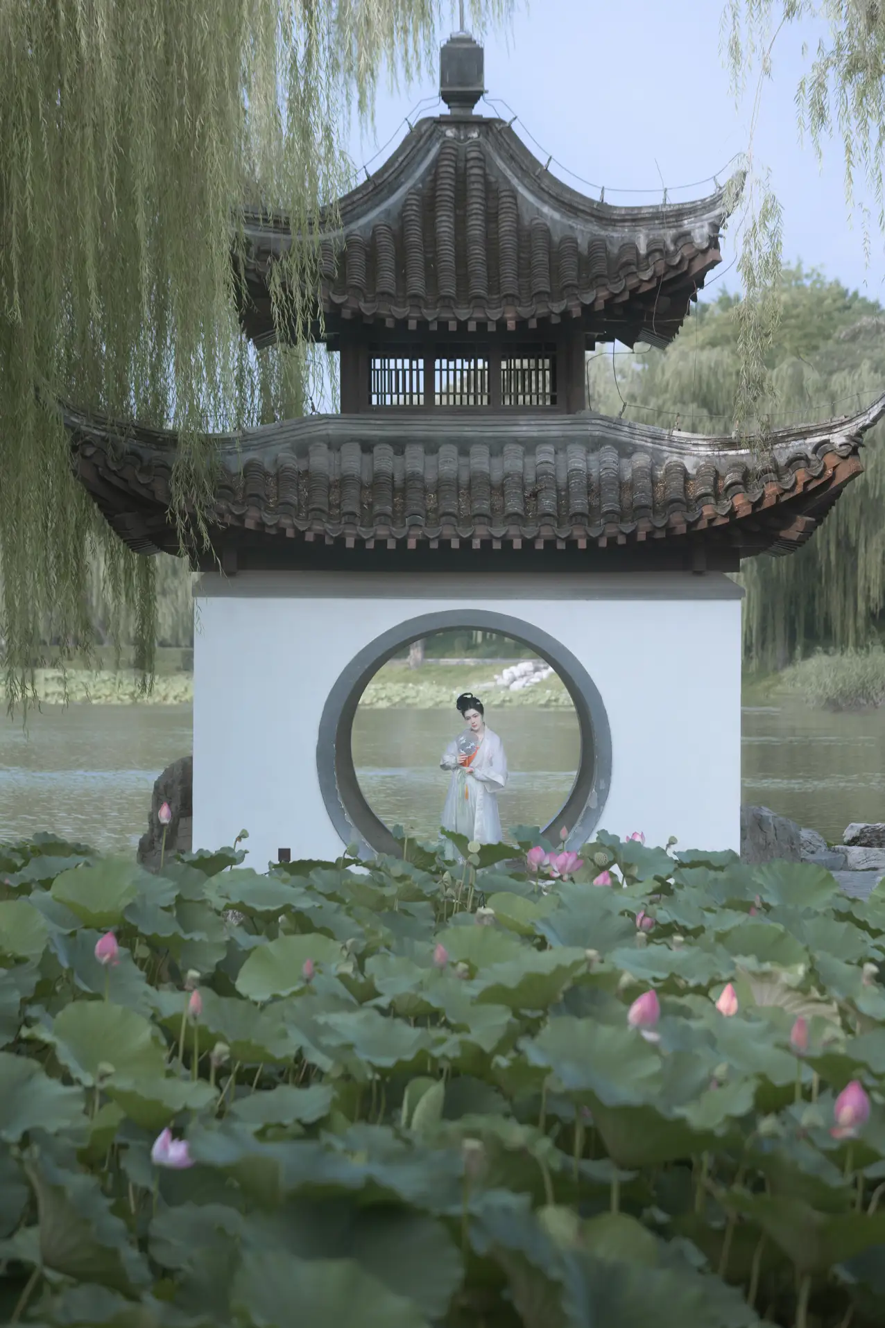 [艺图语] 2022.11.21 Vol.2495 – 陶然荷韵 周曦彤#[26P]-3