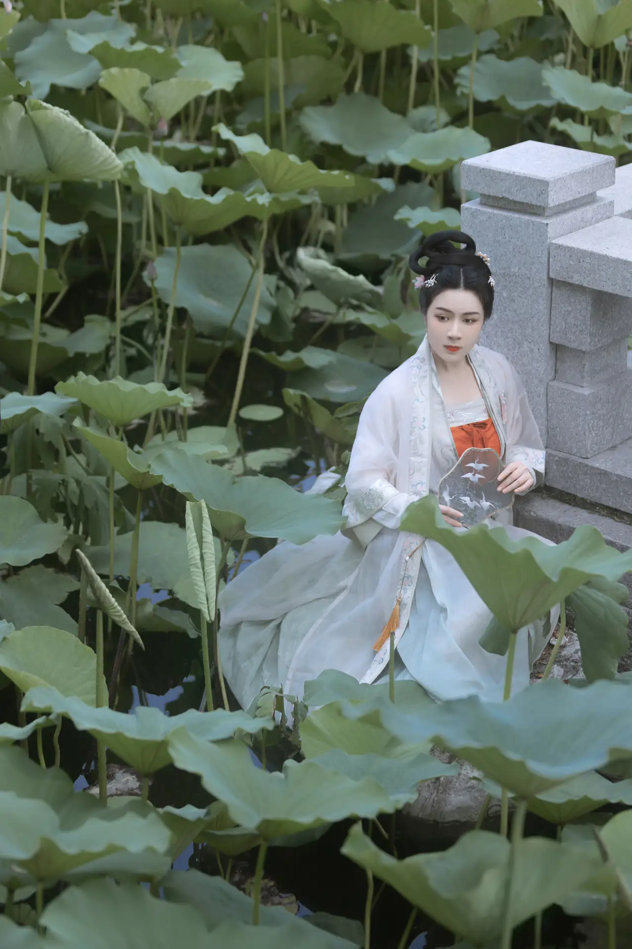 [艺图语] 2022.11.21 Vol.2495 – 陶然荷韵 周曦彤#[26P]-6